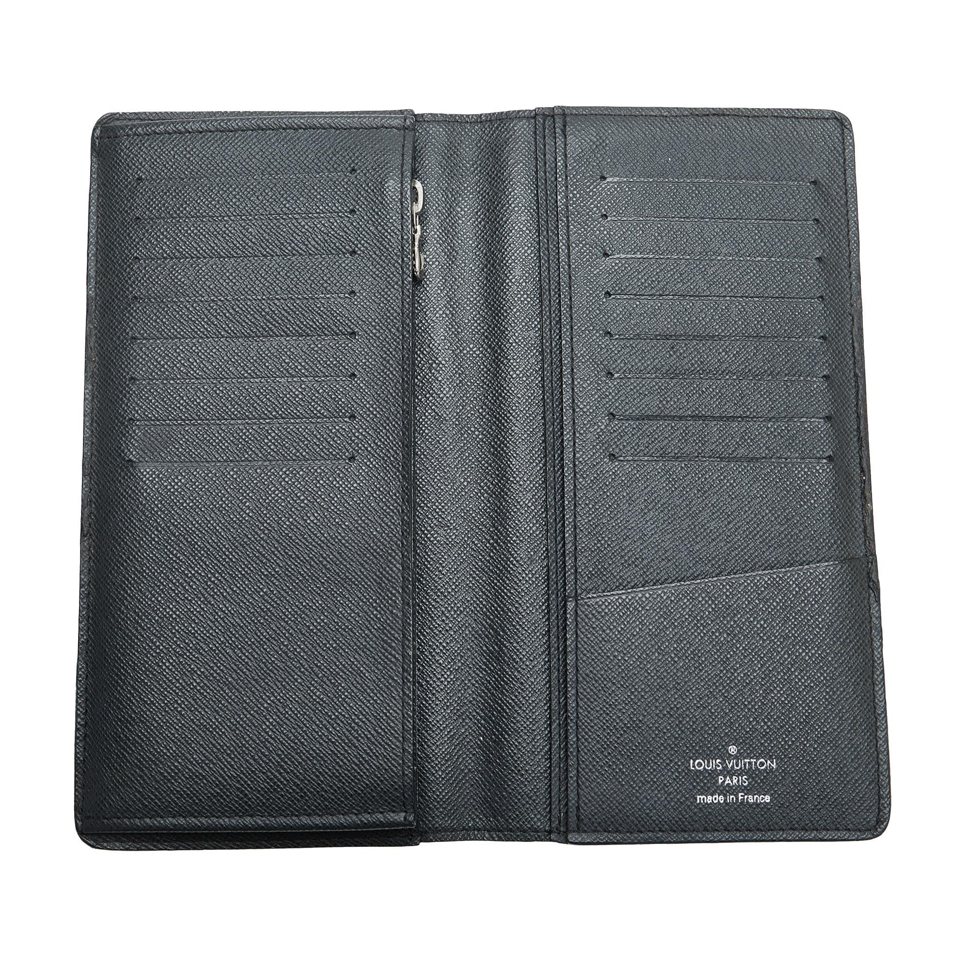 Louis Vuitton Taiga Bifold Long Wallet (SHG-AoXi4S)