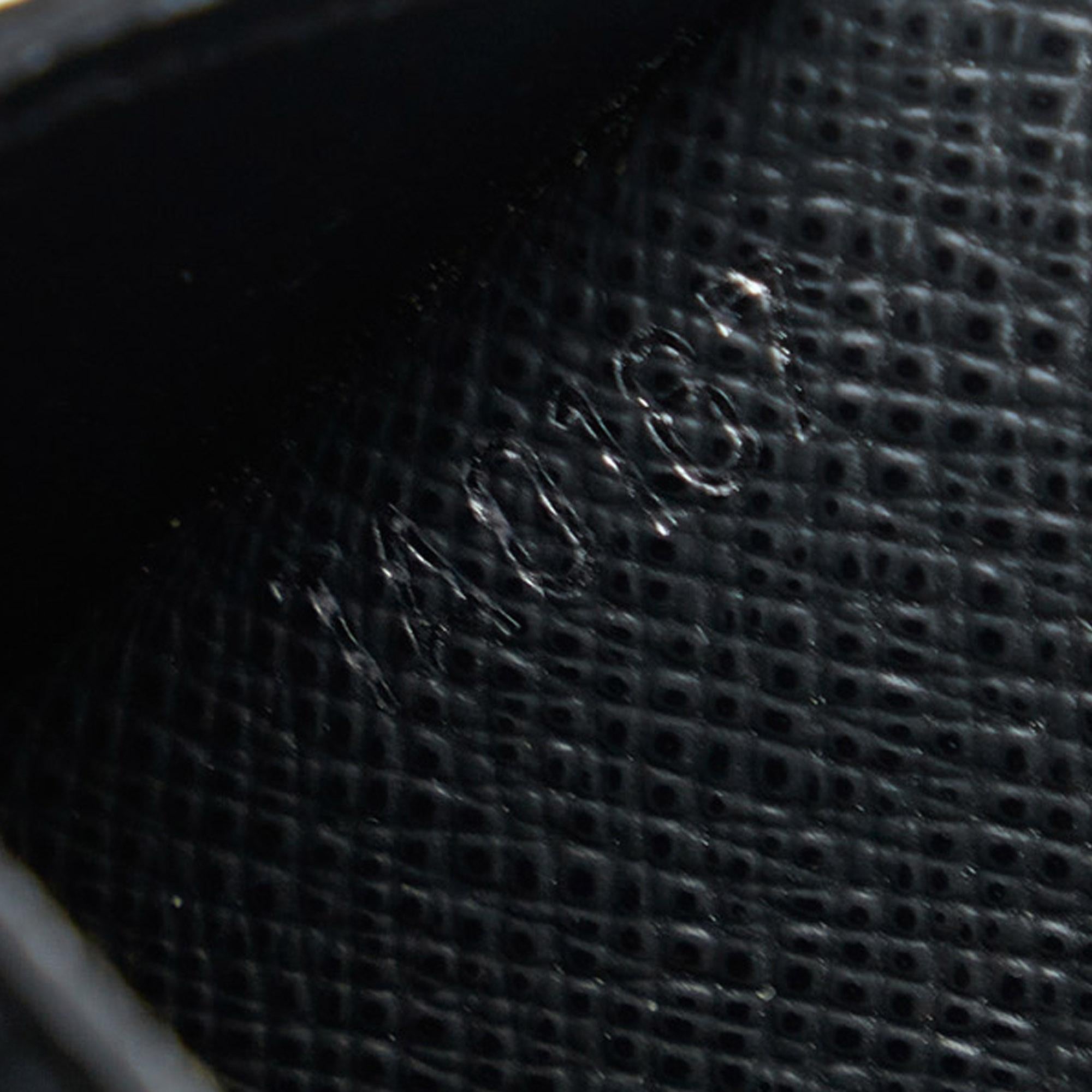 Louis Vuitton Taiga Bifold Long Wallet (SHG-AoXi4S)