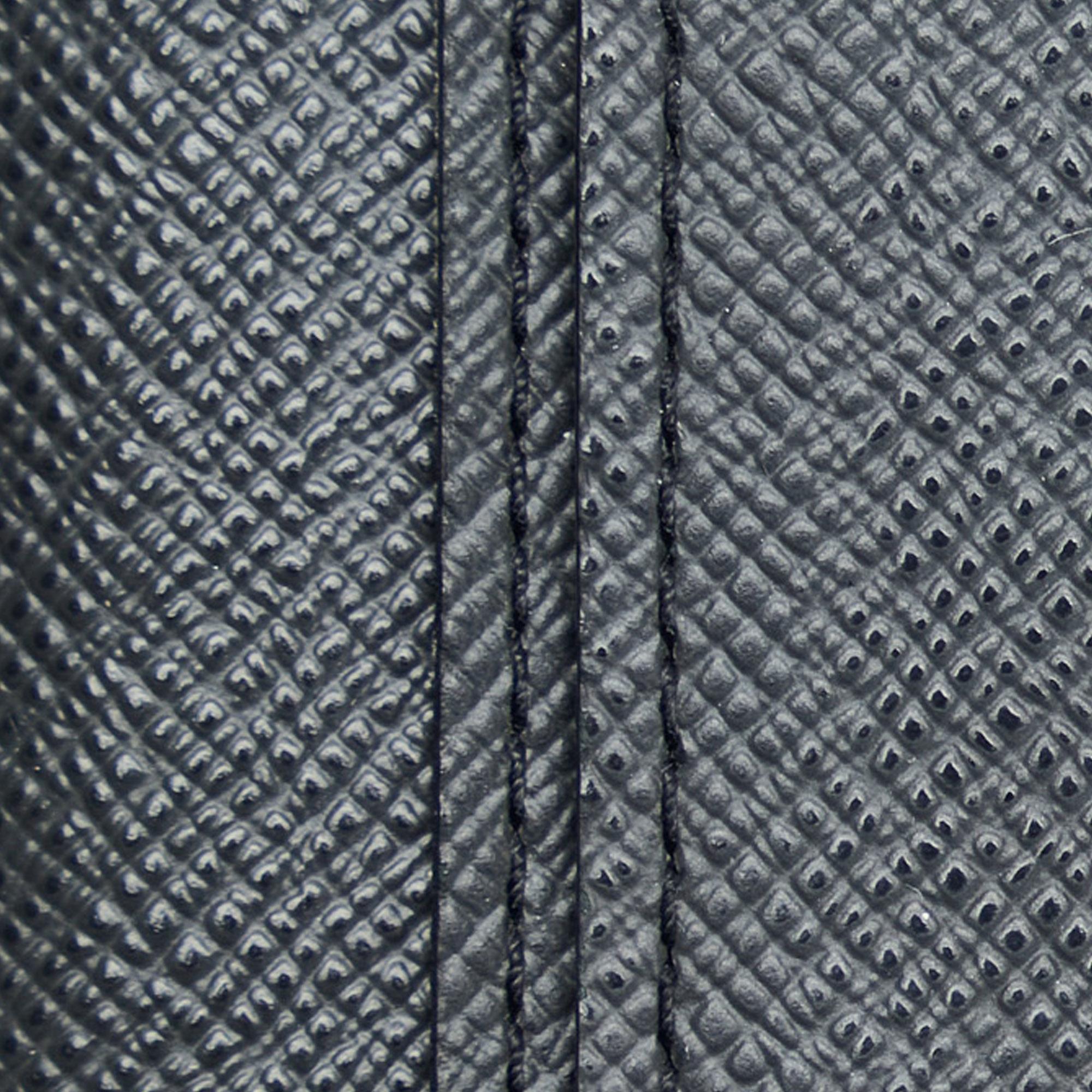 Louis Vuitton Taiga Bifold Long Wallet (SHG-AoXi4S)
