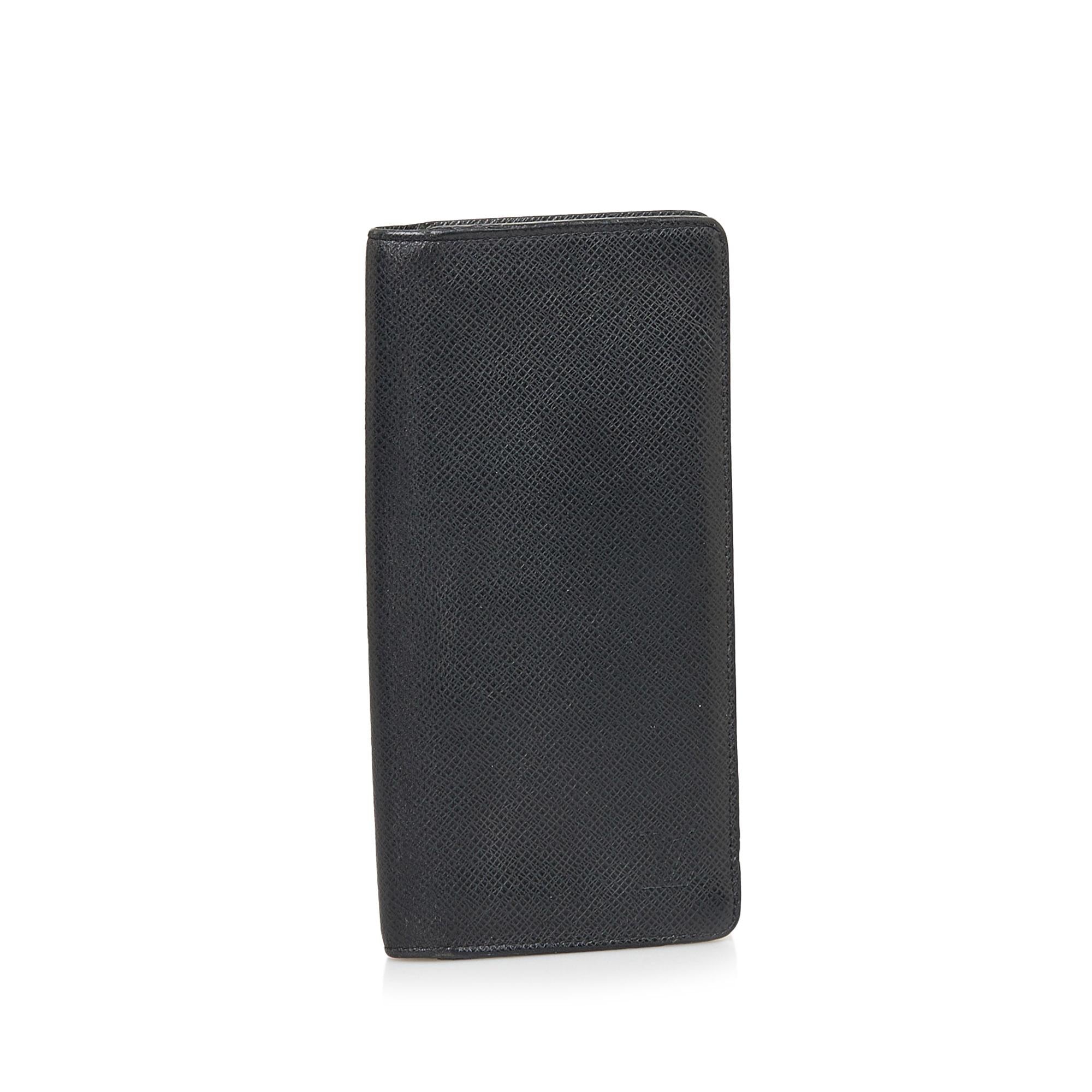 Louis Vuitton Taiga Bifold Long Wallet (SHG-AoXi4S)