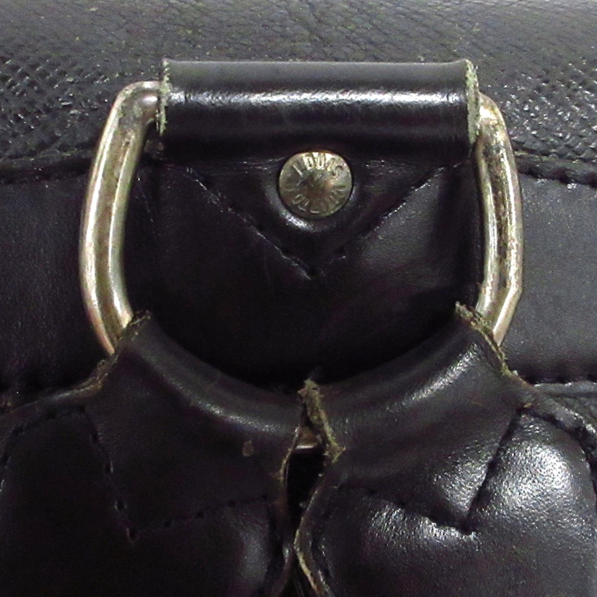Louis Vuitton Taiga Cassiar (SHG-phAHbC)