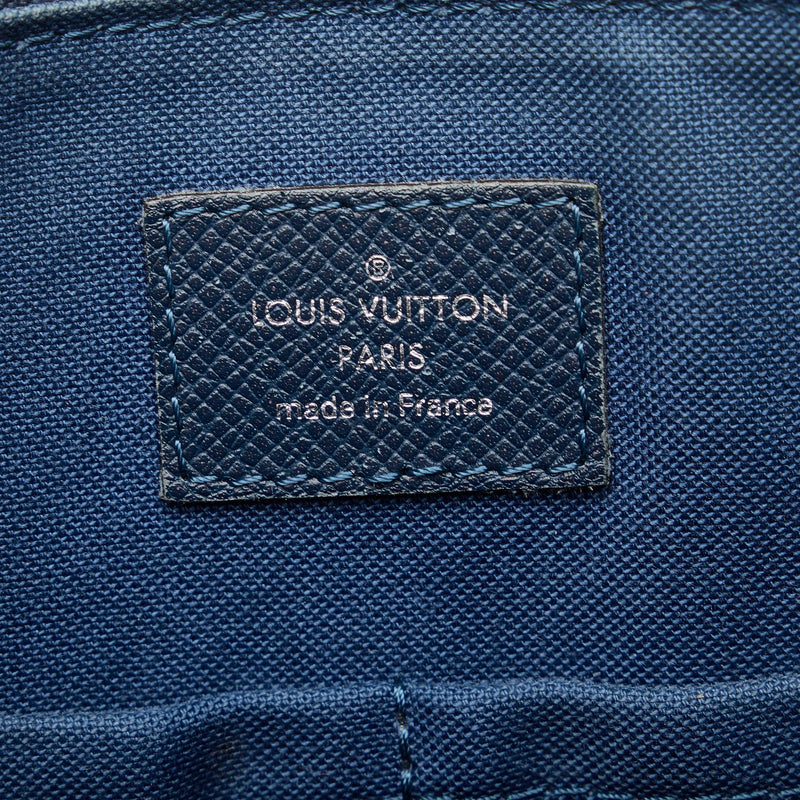 Louis Vuitton Taiga Grigori PM (SHG-cPy5oW)