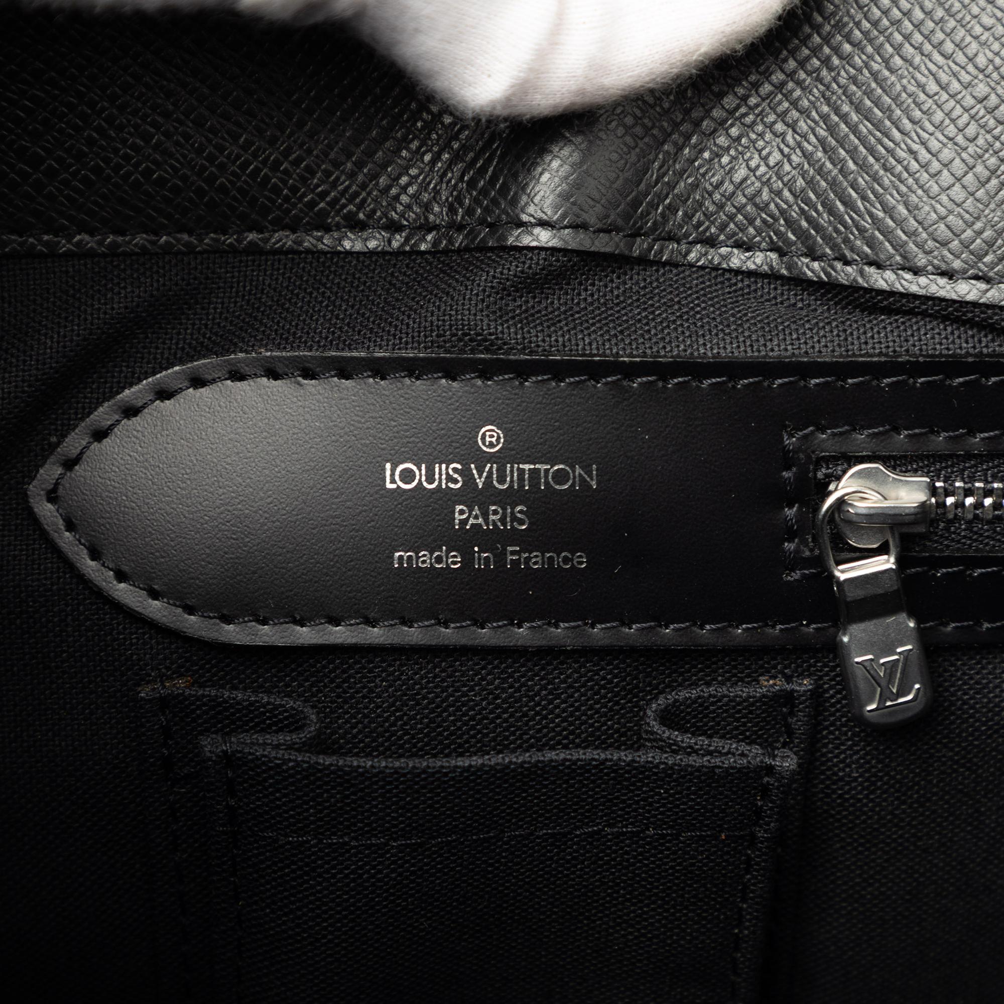 Louis Vuitton Taiga Kasbek GM