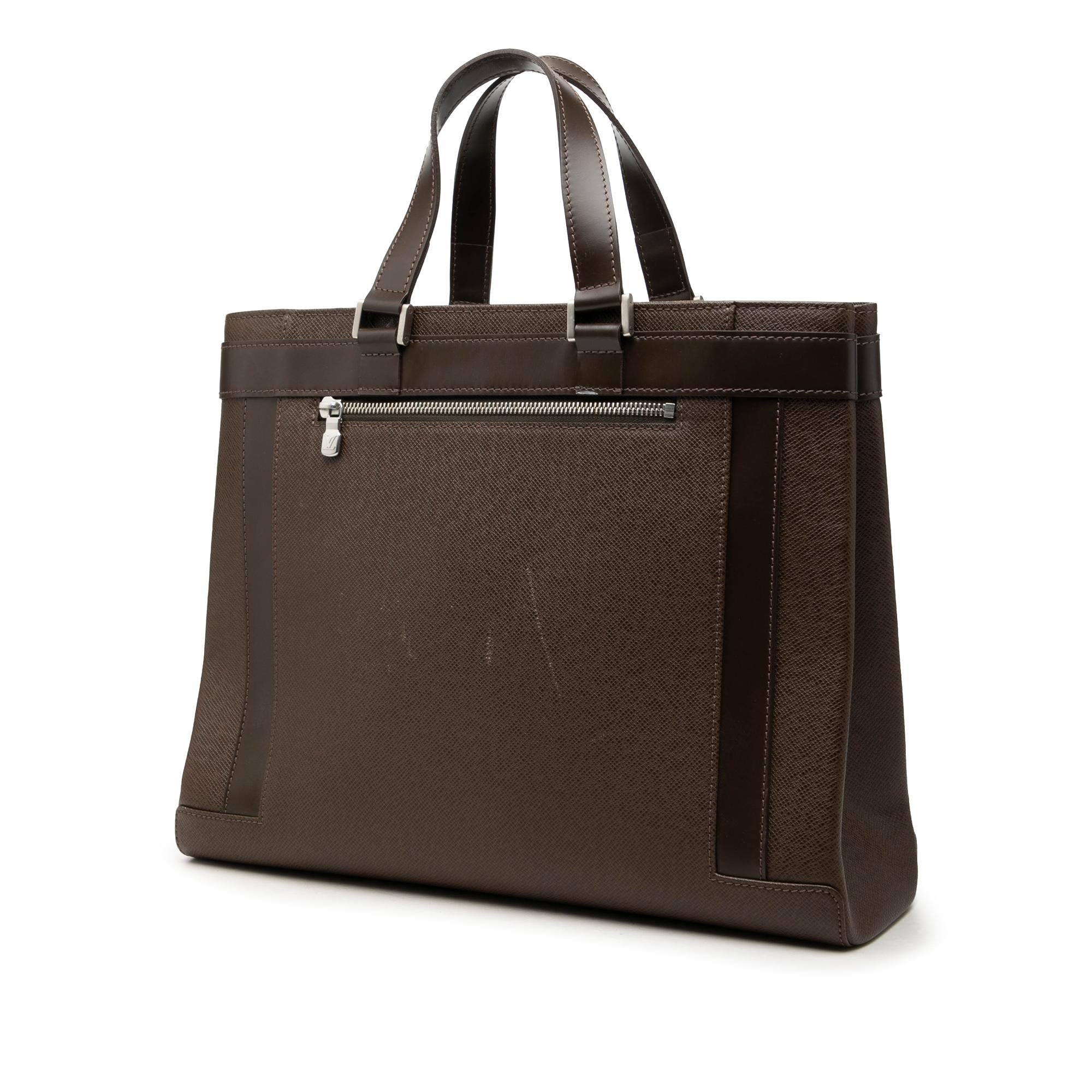 Louis Vuitton Taiga Kasbek PM