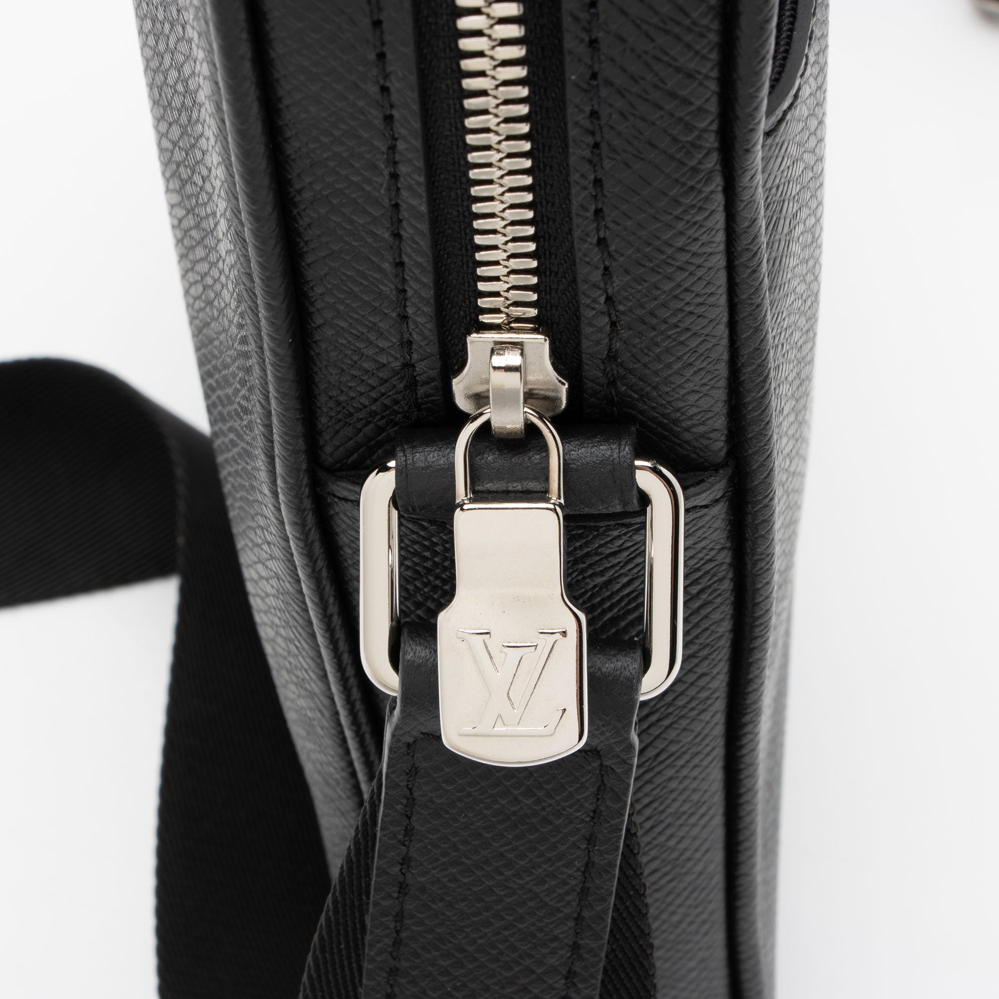 Louis Vuitton Taiga Leather Alex BB Messenger