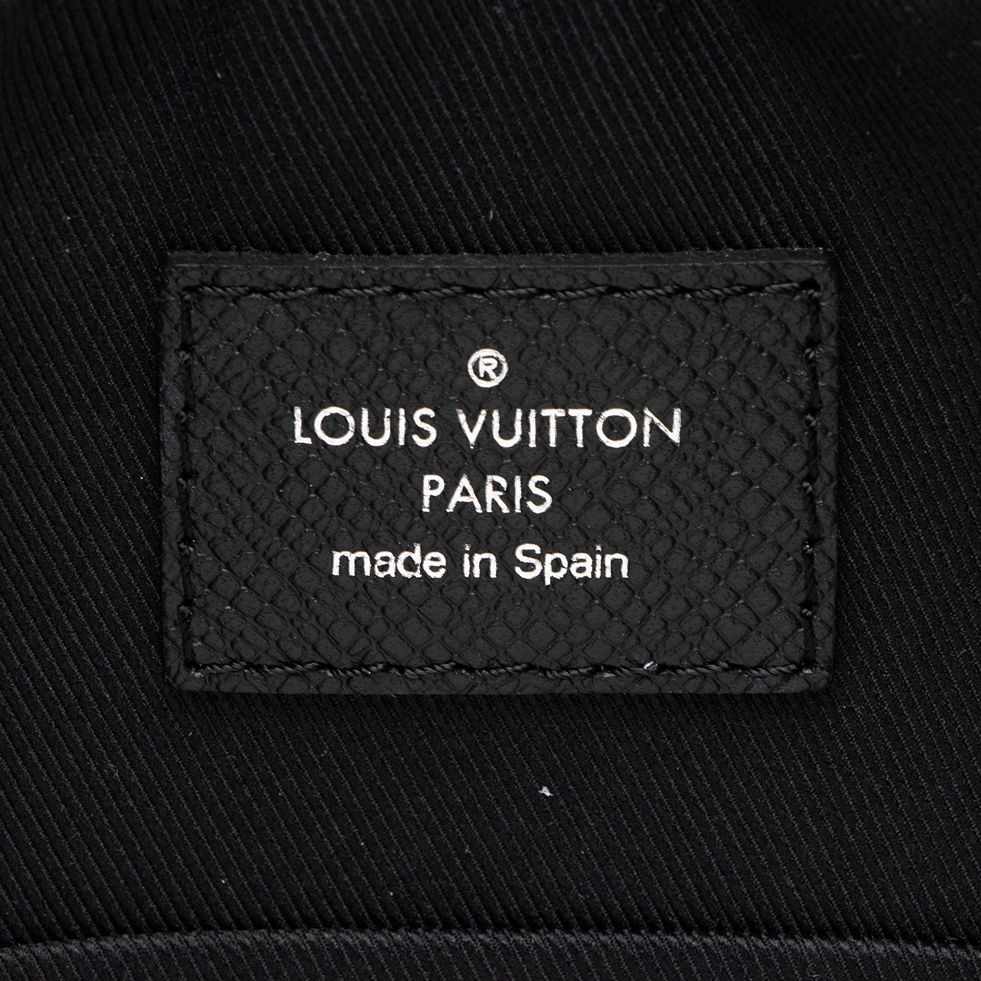 Louis Vuitton Taiga Leather Alex BB Messenger