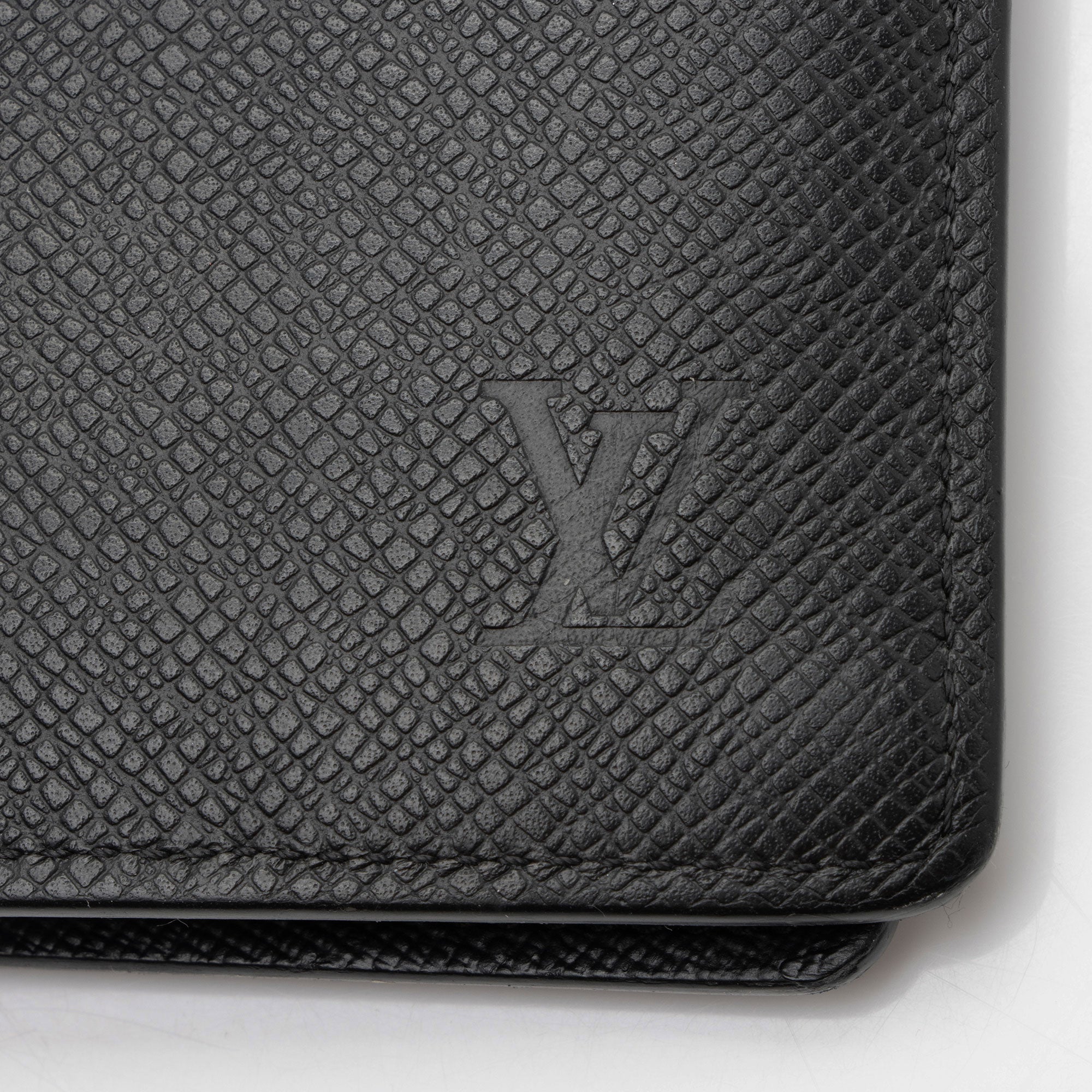 Louis Vuitton Taiga Leather Brazza Wallet (SHF-A7pgX6)