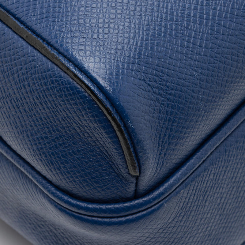 Louis Vuitton Taiga Leather Grigori Messenger Bag (SHF-16544) – LuxeDH