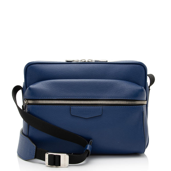 Louis Vuitton Taiga Leather Outdoor Messenger Bag (SHF-gDGAzc)