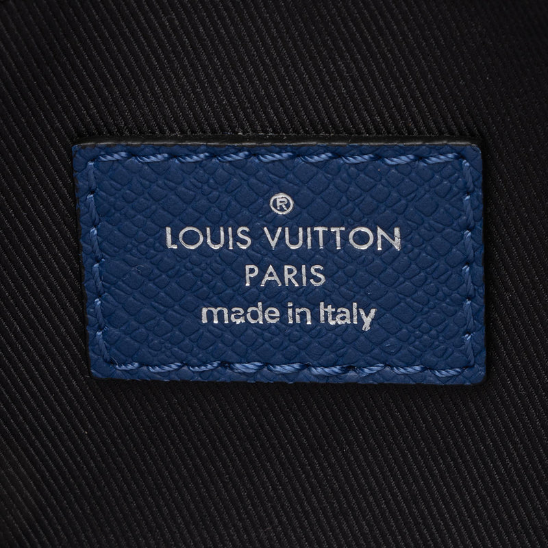 Louis Vuitton Taiga Leather Outdoor Messenger (SHF-gDGAzc)