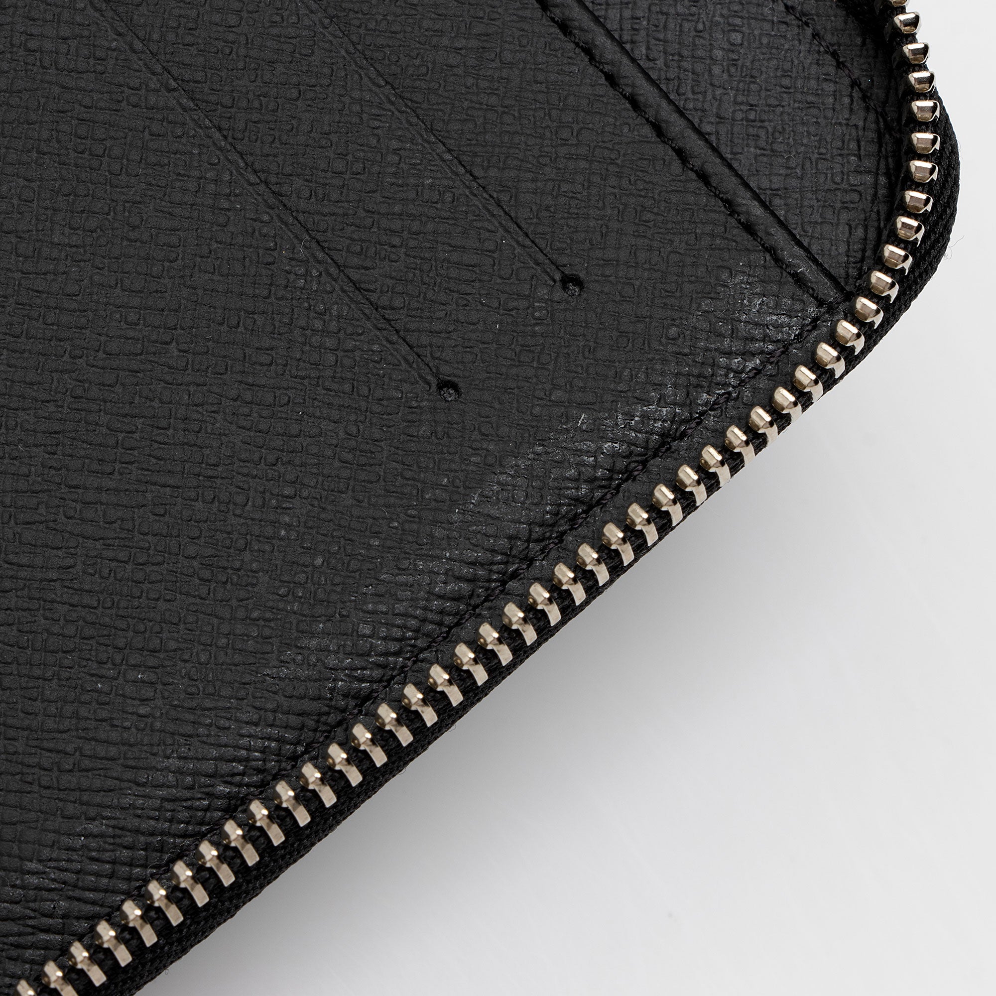 Louis Vuitton Taiga Leather Zippy Organizer Wallet