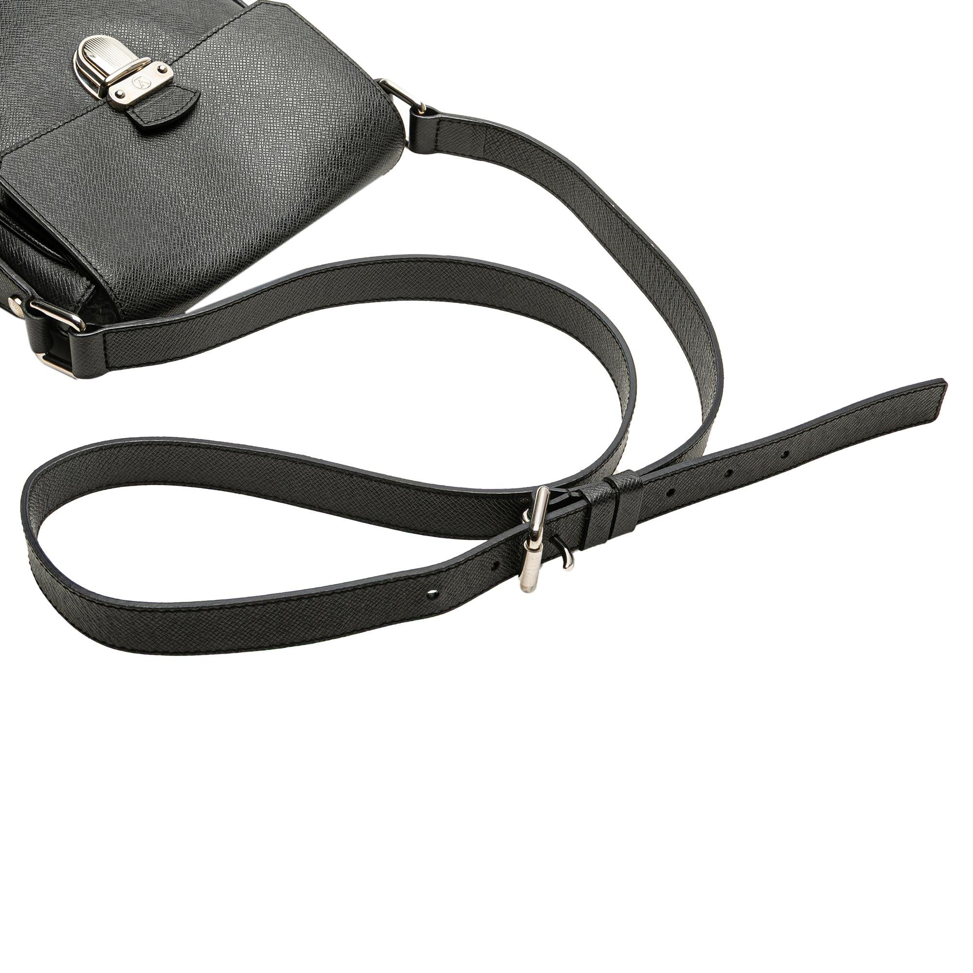 Louis Vuitton Taiga Luca