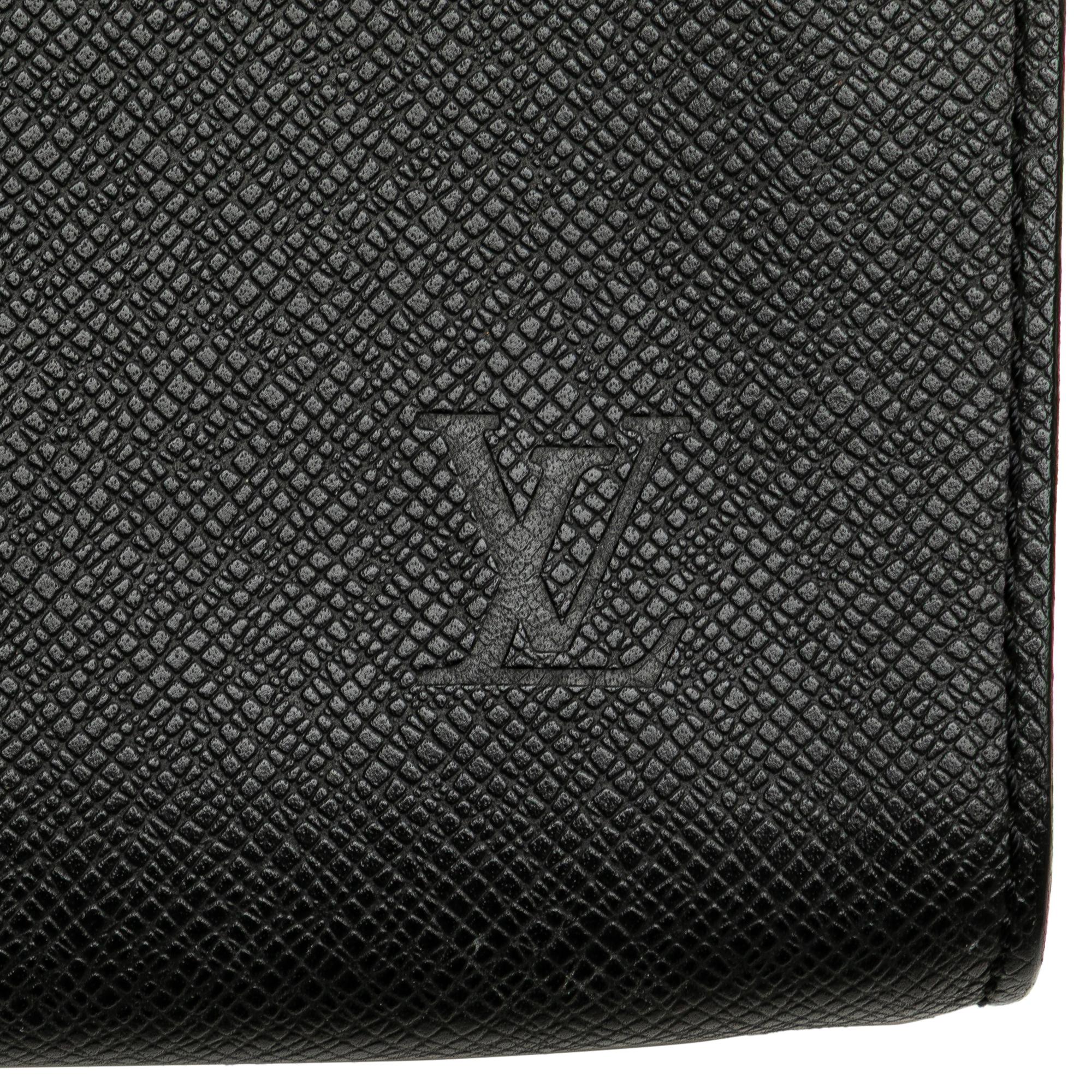 Louis Vuitton Taiga Minuto