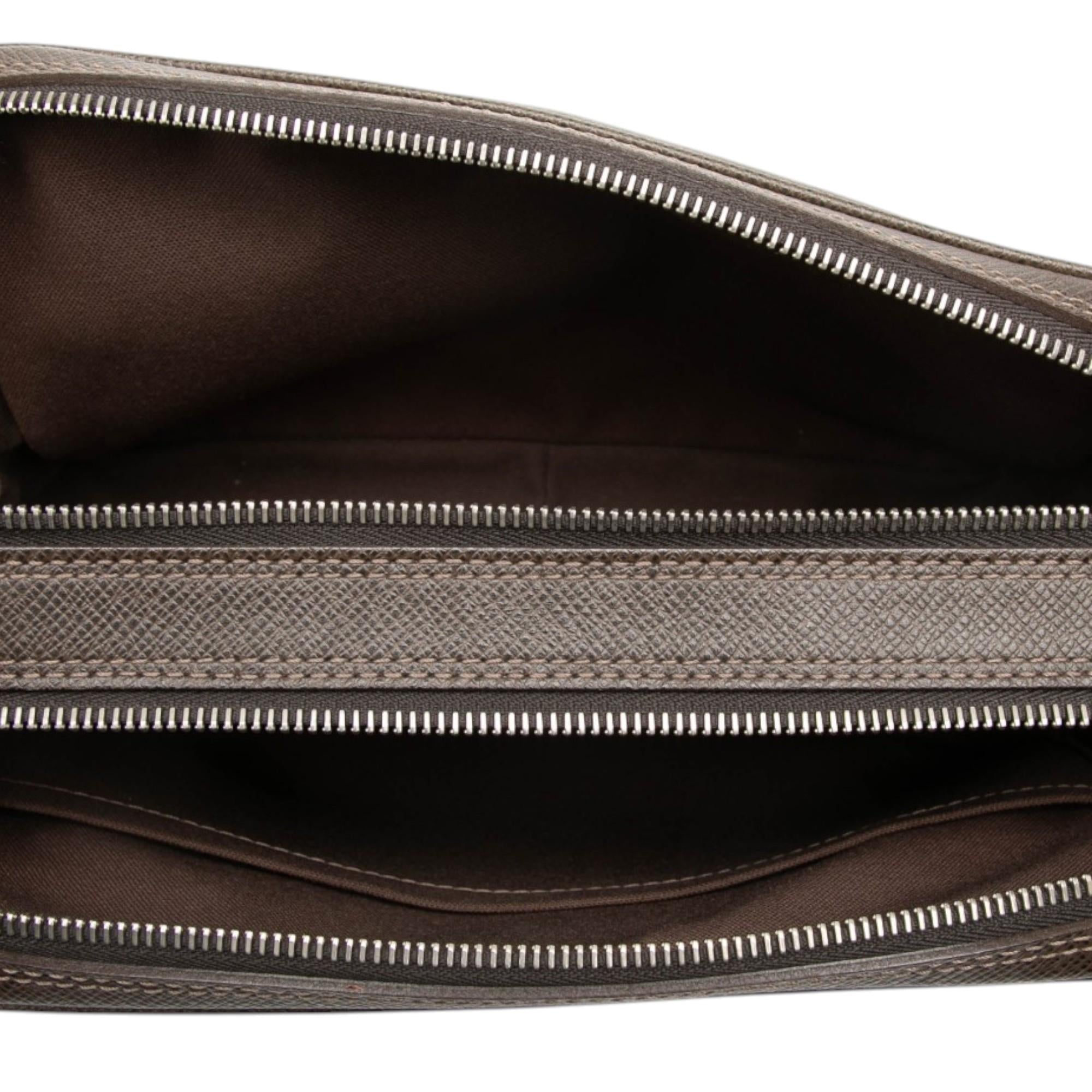 Louis Vuitton Taiga Neo Pavel Clutch