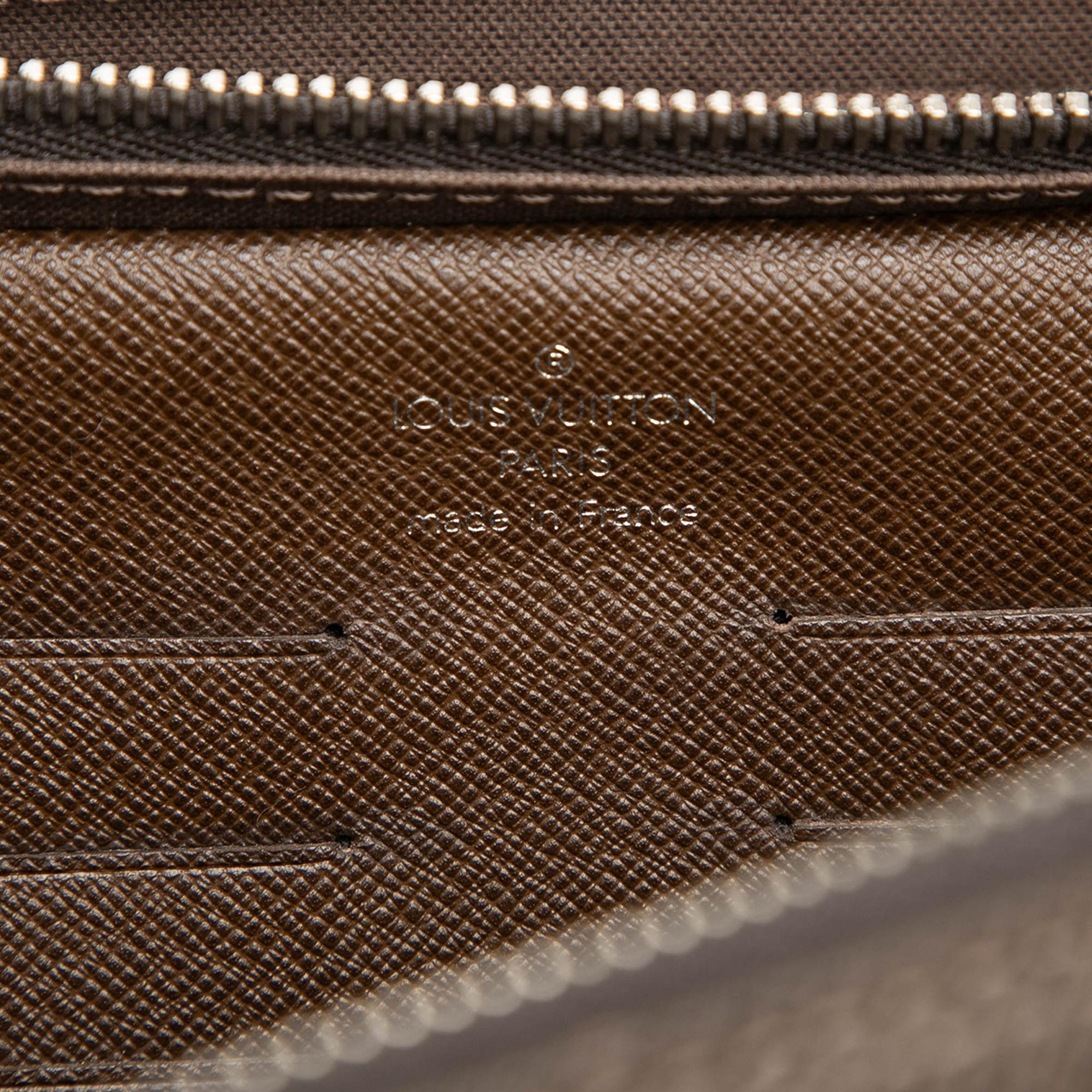 Louis Vuitton Taiga Neo Pavel Clutch