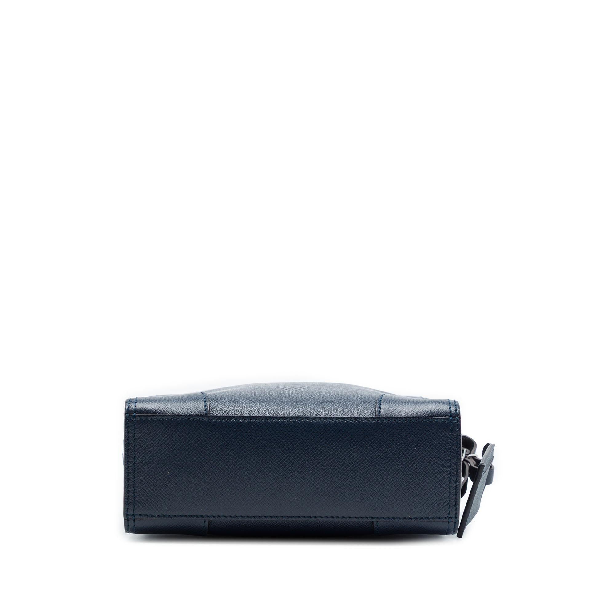 Louis Vuitton Taiga Nikolai Messenger