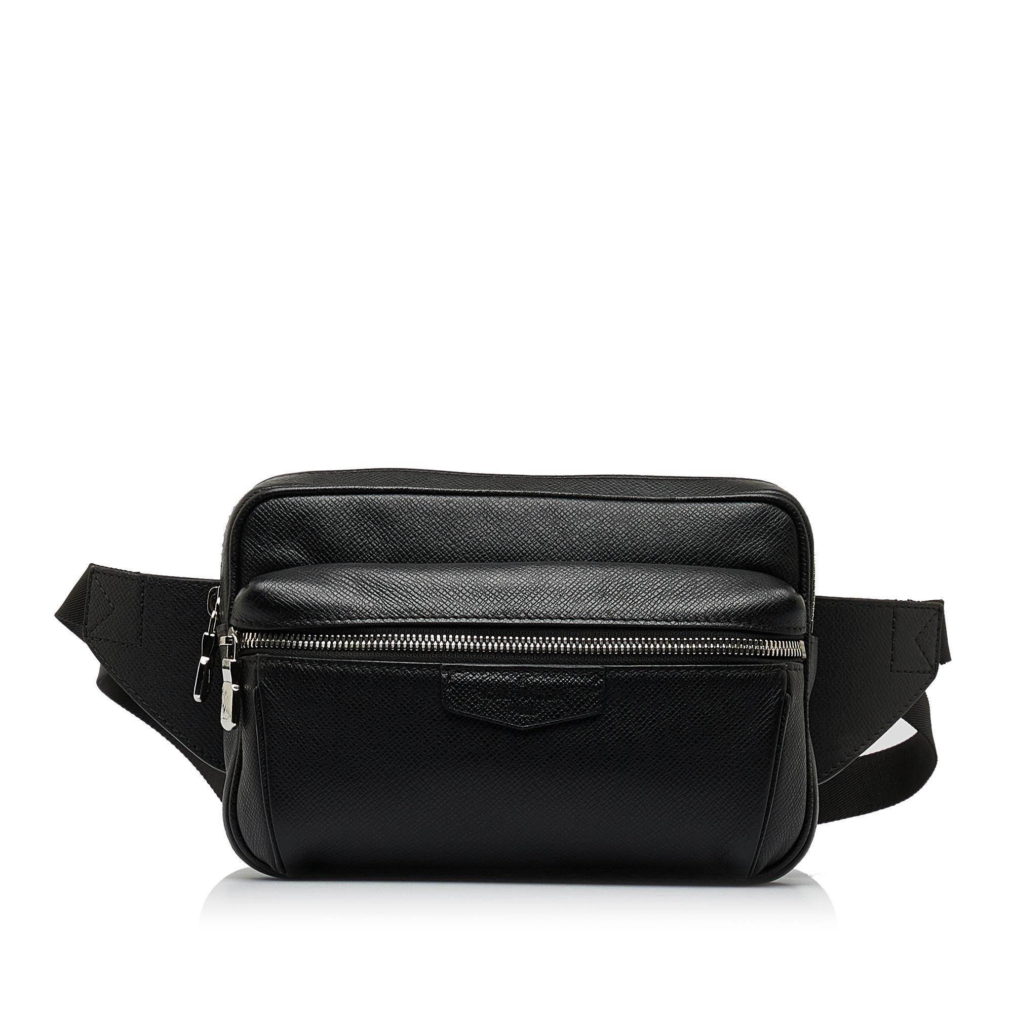 Louis Vuitton Taiga Outdoor Bumbag (SHG-xV16So)