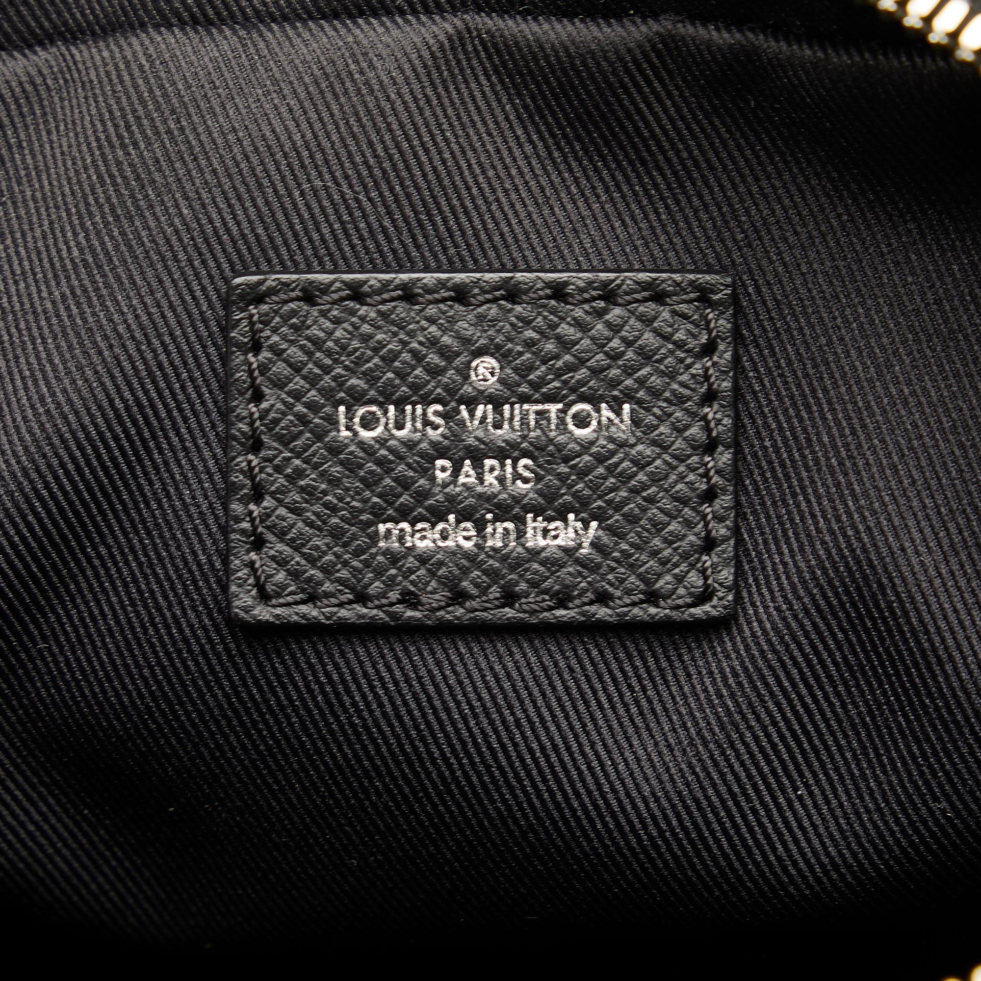 Louis Vuitton Taiga Outdoor Bumbag (SHG-xV16So)