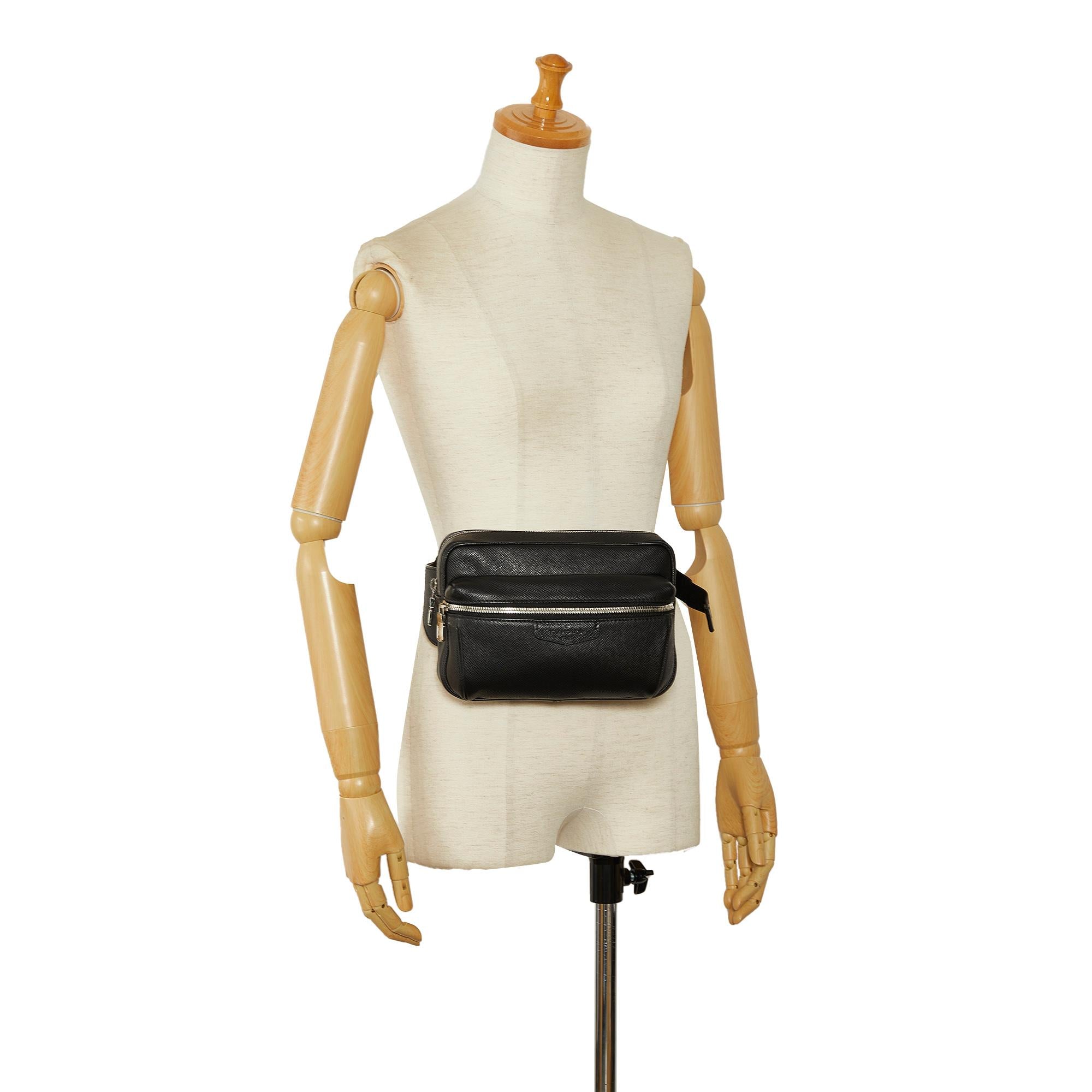 Louis Vuitton Taiga Outdoor Bumbag (SHG-xV16So)