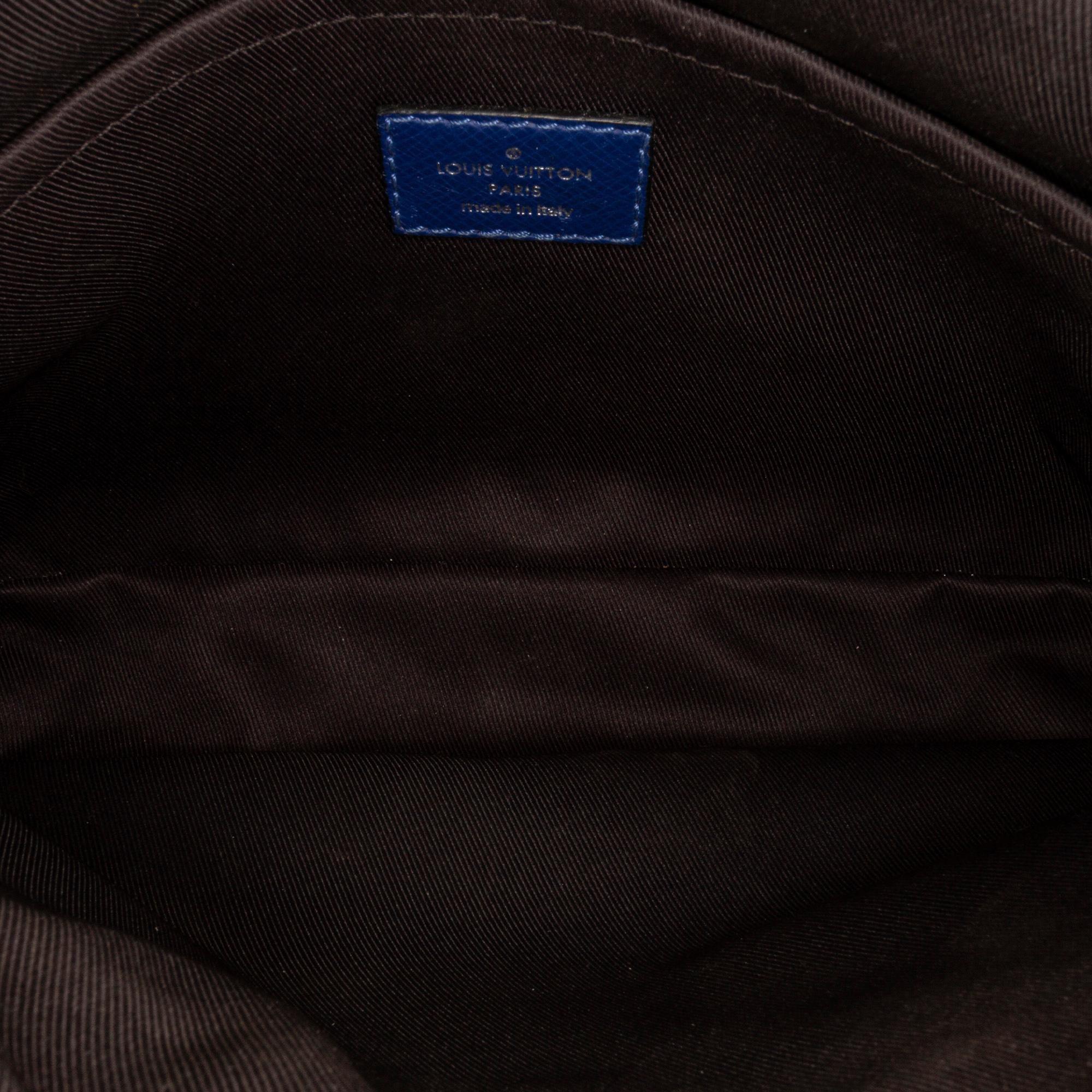 Louis Vuitton Taiga Outdoor Messenger PM (SHG-yMuxw1)