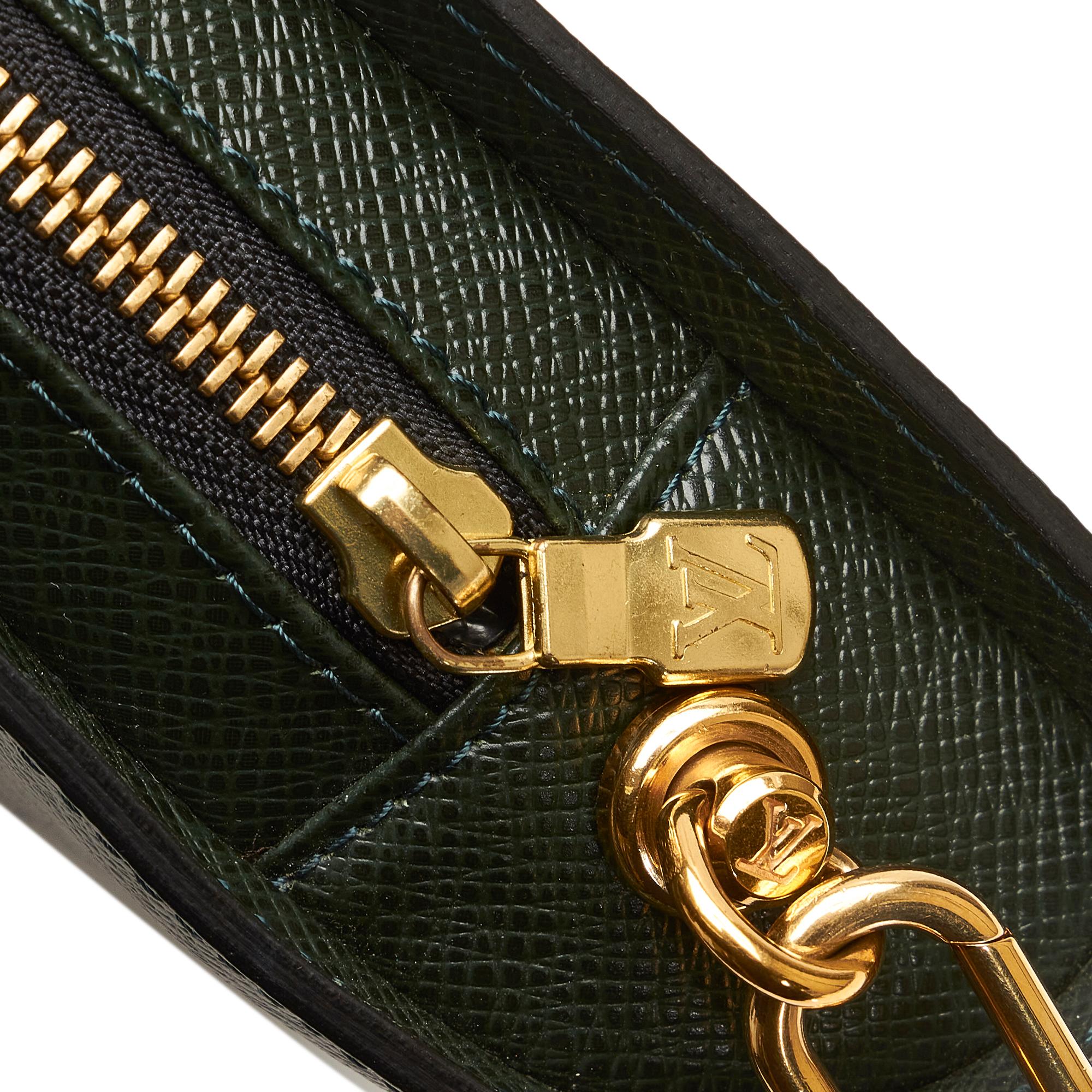 Louis Vuitton Taiga Pochette Baikal (SHG-LpJrgk)
