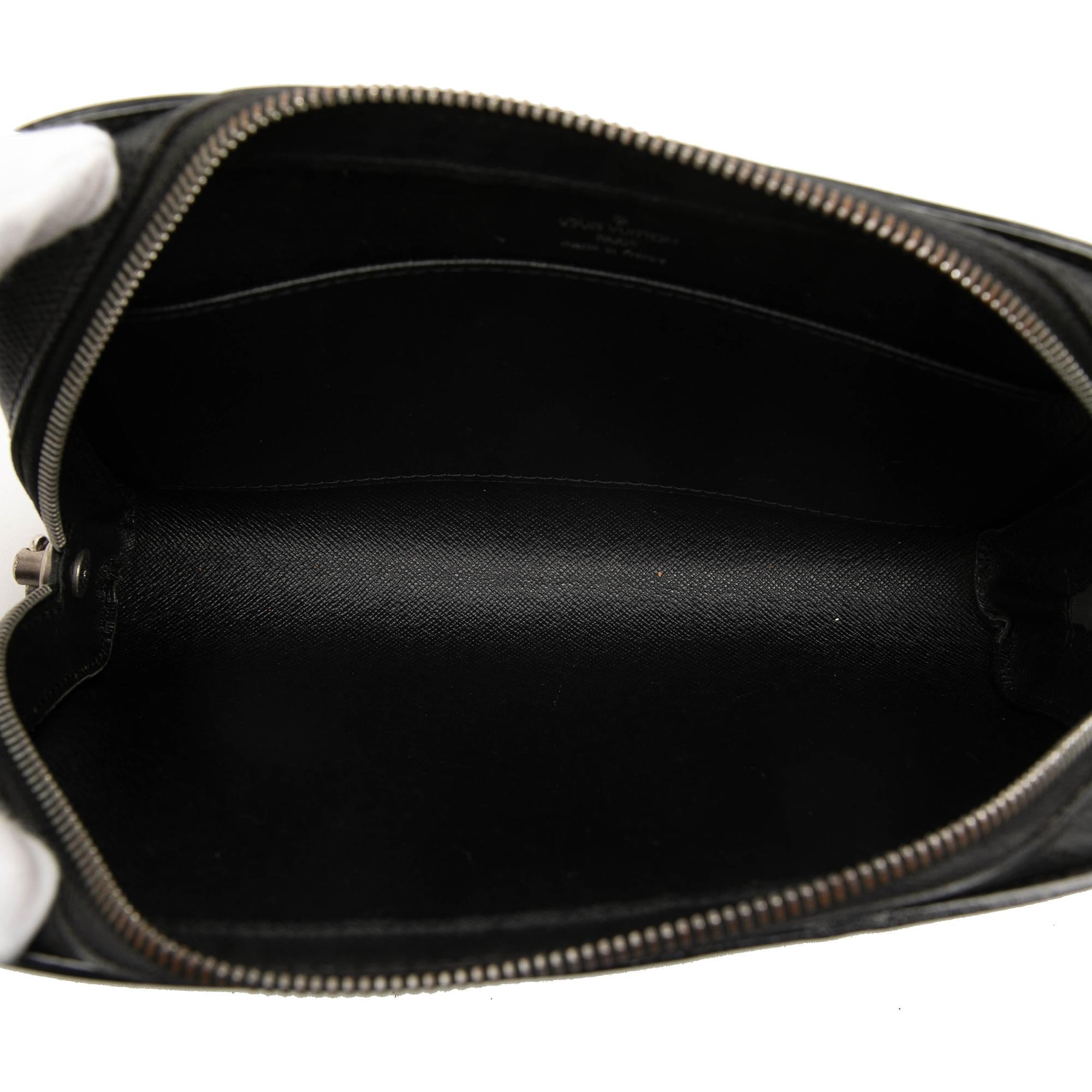 Louis Vuitton Taiga Pochette Baikal
