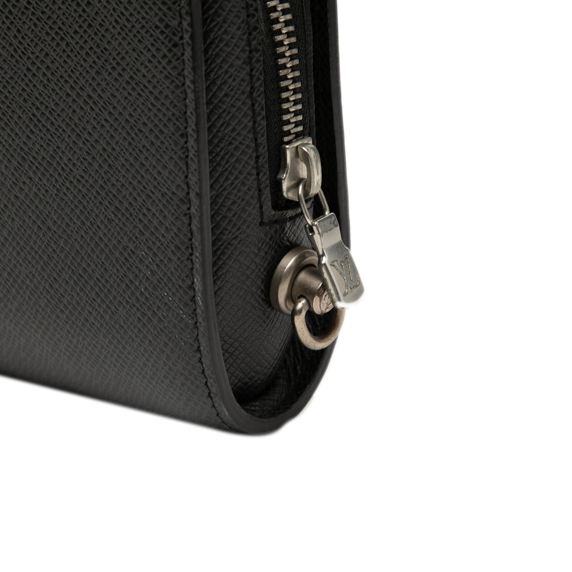 Louis Vuitton Taiga Pochette Baikal