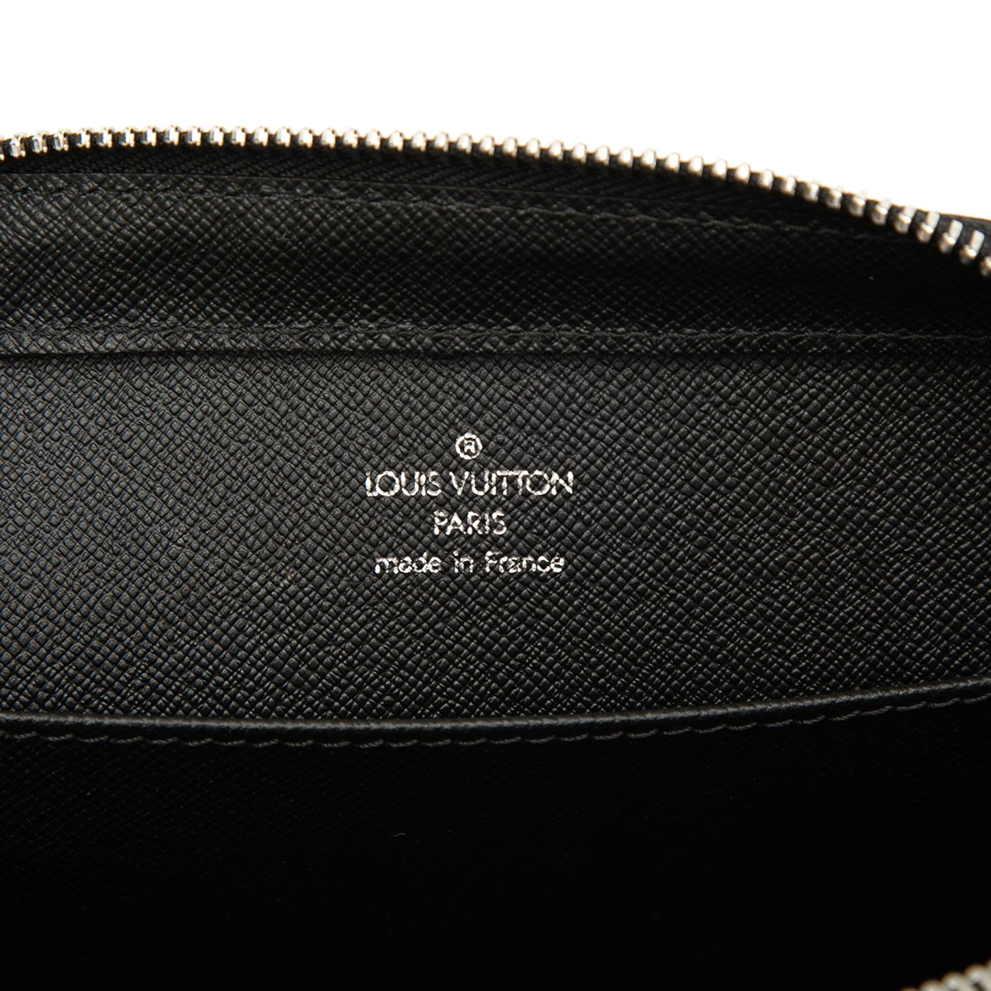 Louis Vuitton Taiga Pochette Baikal