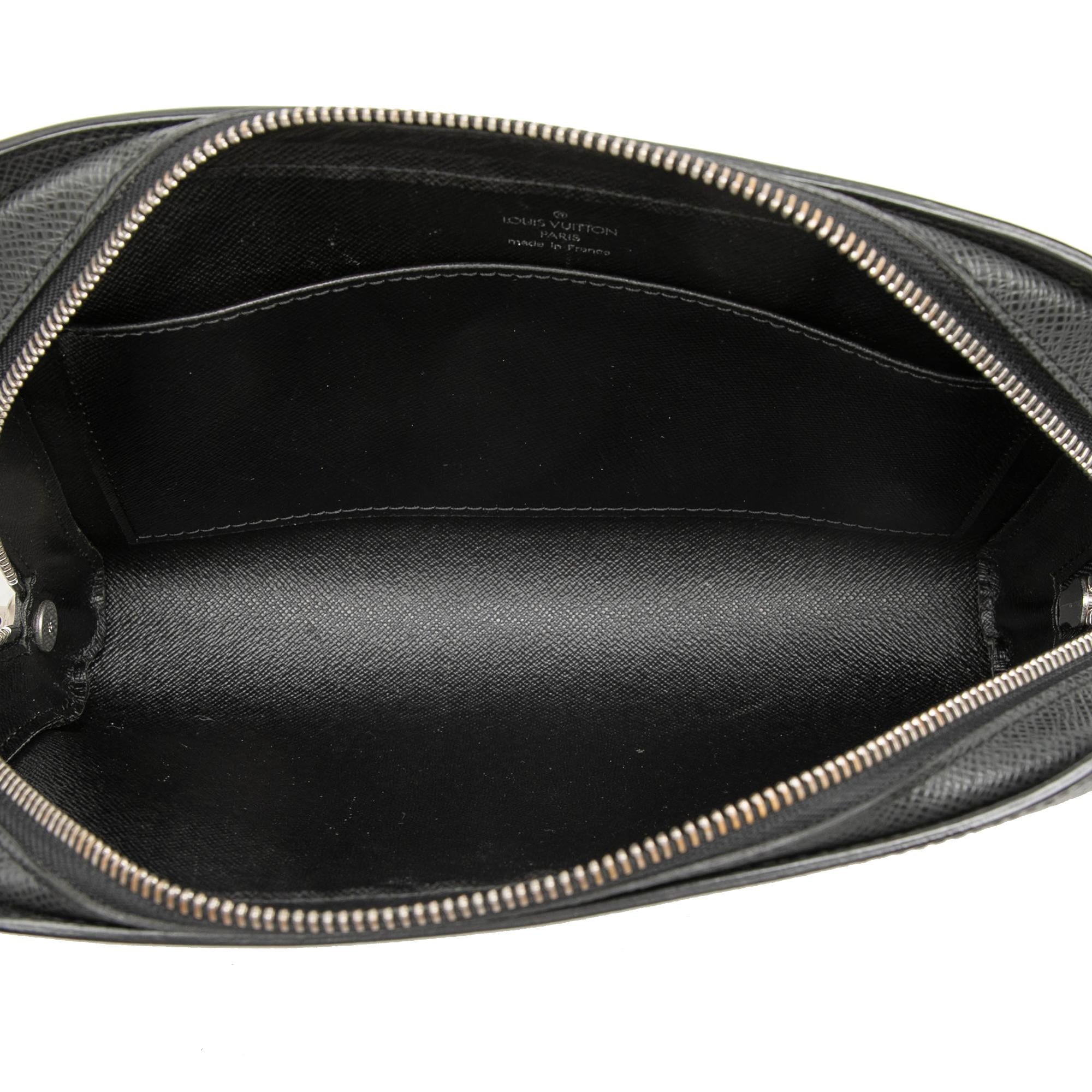 Louis Vuitton Taiga Pochette Baikal