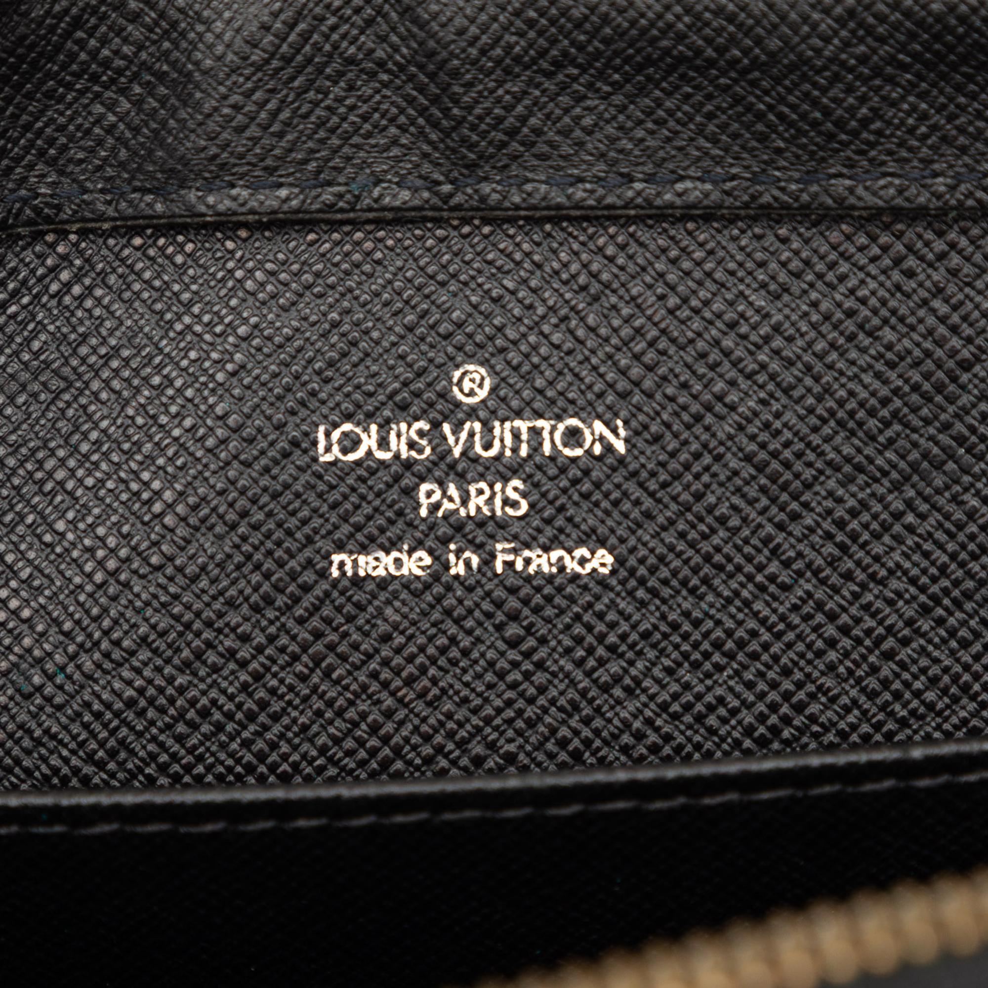 Louis Vuitton Taiga Pochette Baikal