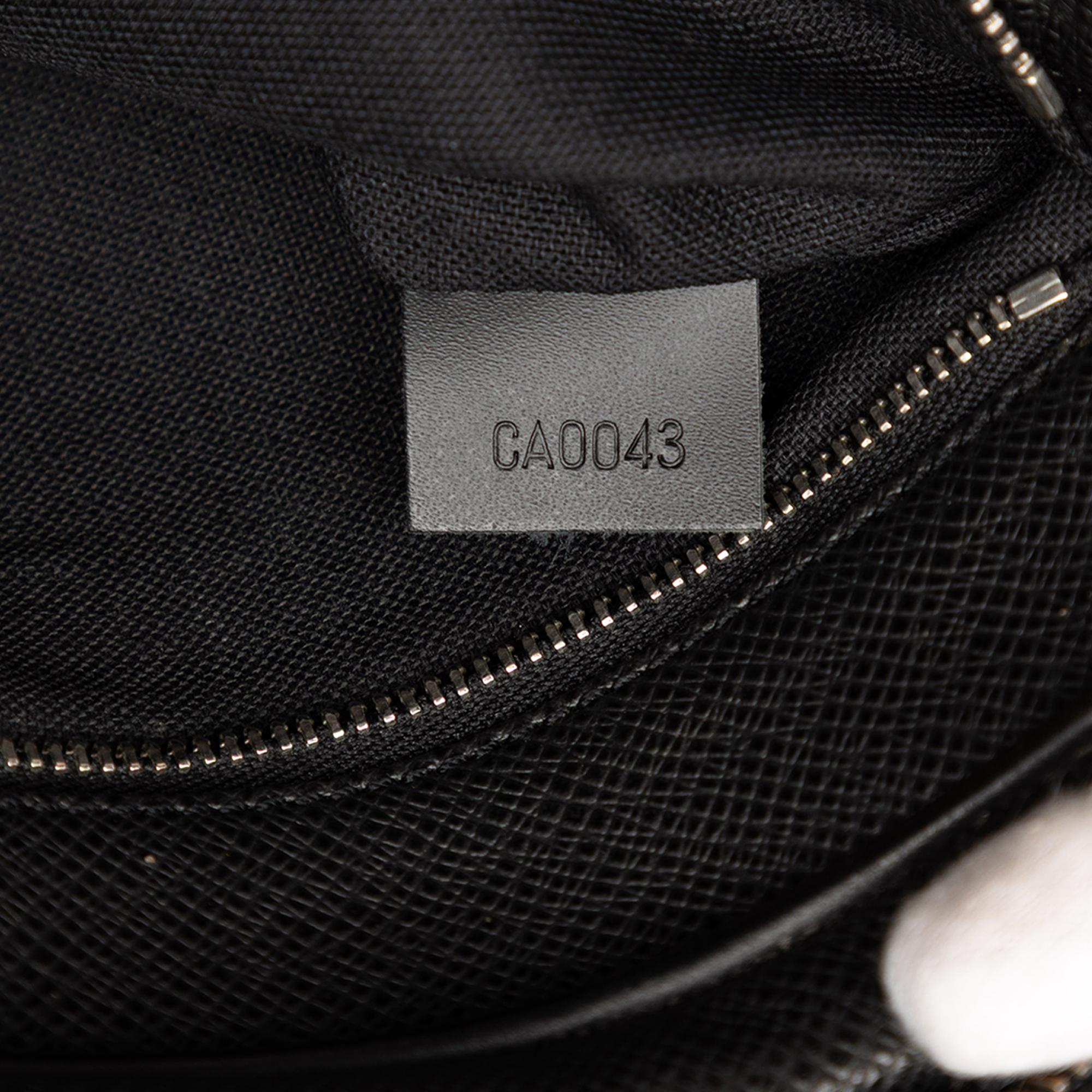 Louis Vuitton Taiga Pochette Kaluga