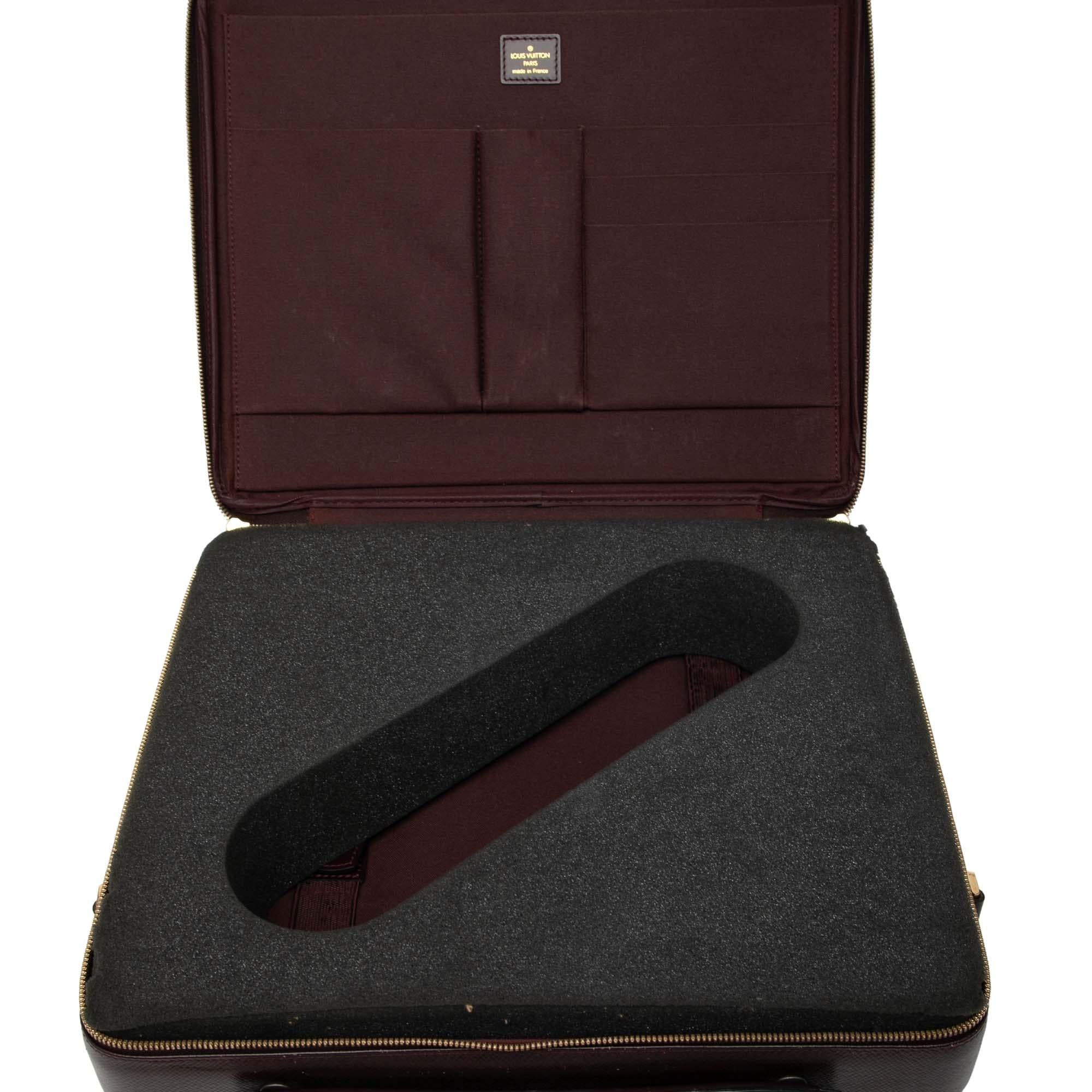 Louis Vuitton Taiga Porte Ordinateur Odessa