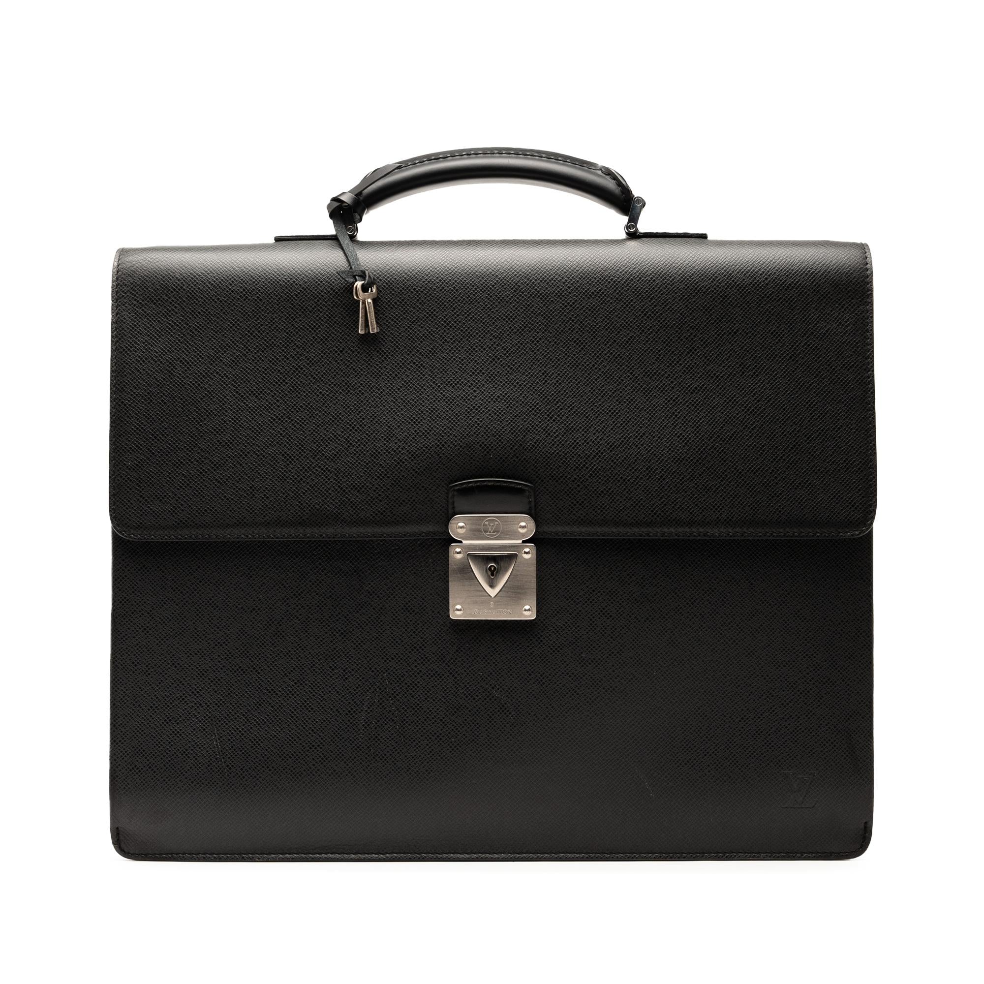 Louis Vuitton Taiga Robusto 2