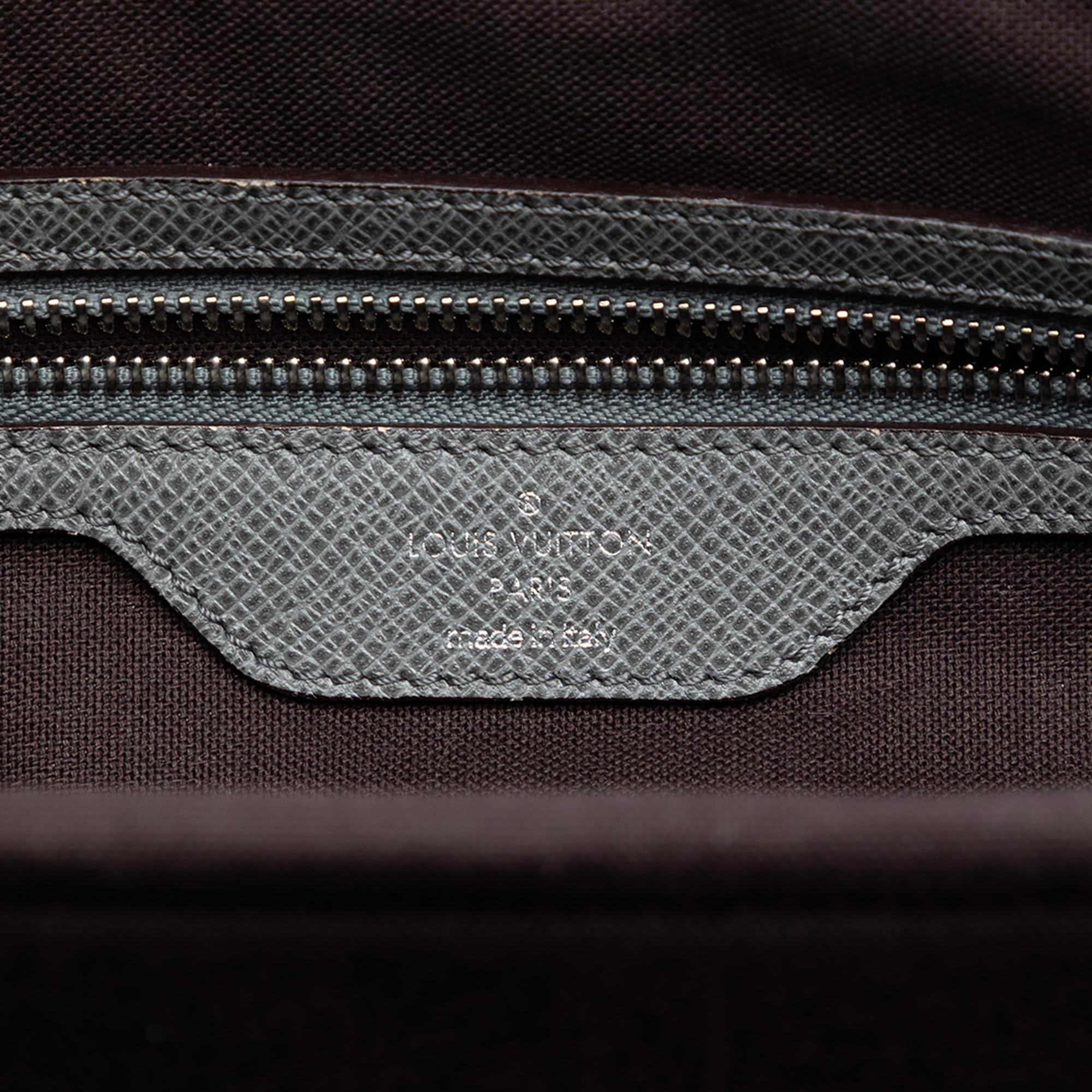Louis Vuitton Taiga Roman GM
