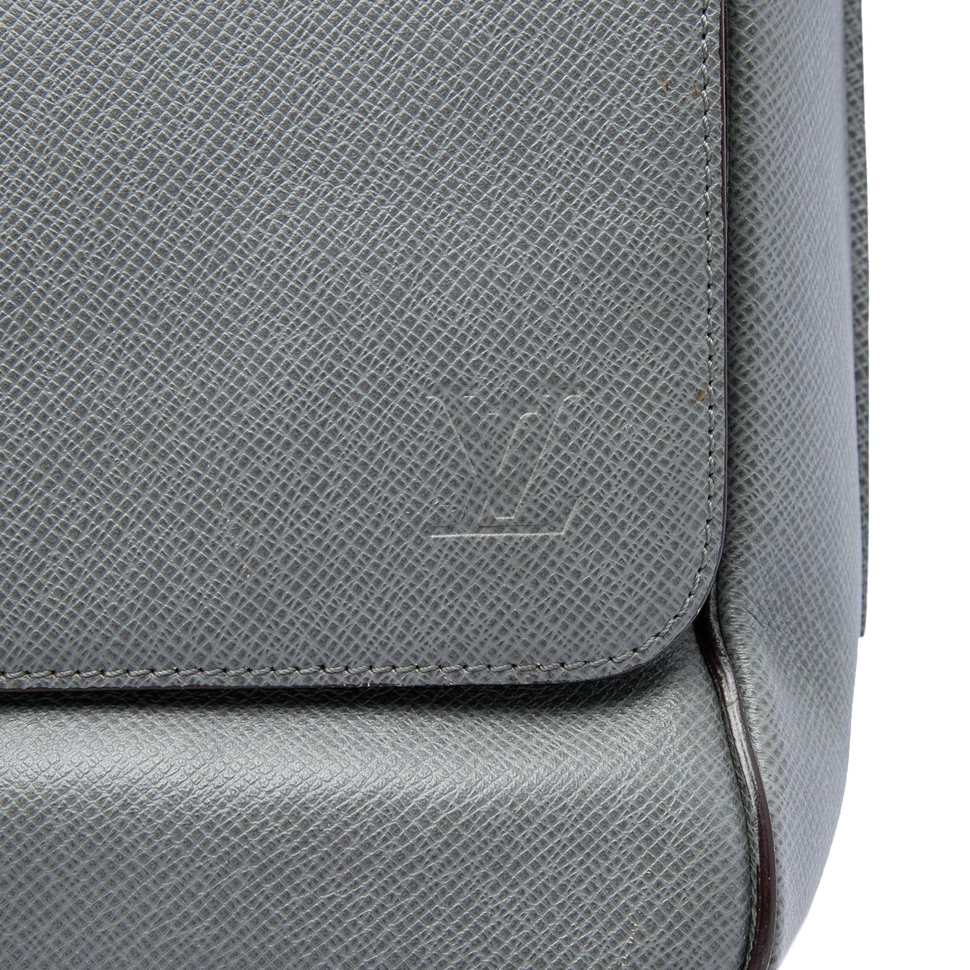 Louis Vuitton Taiga Roman GM