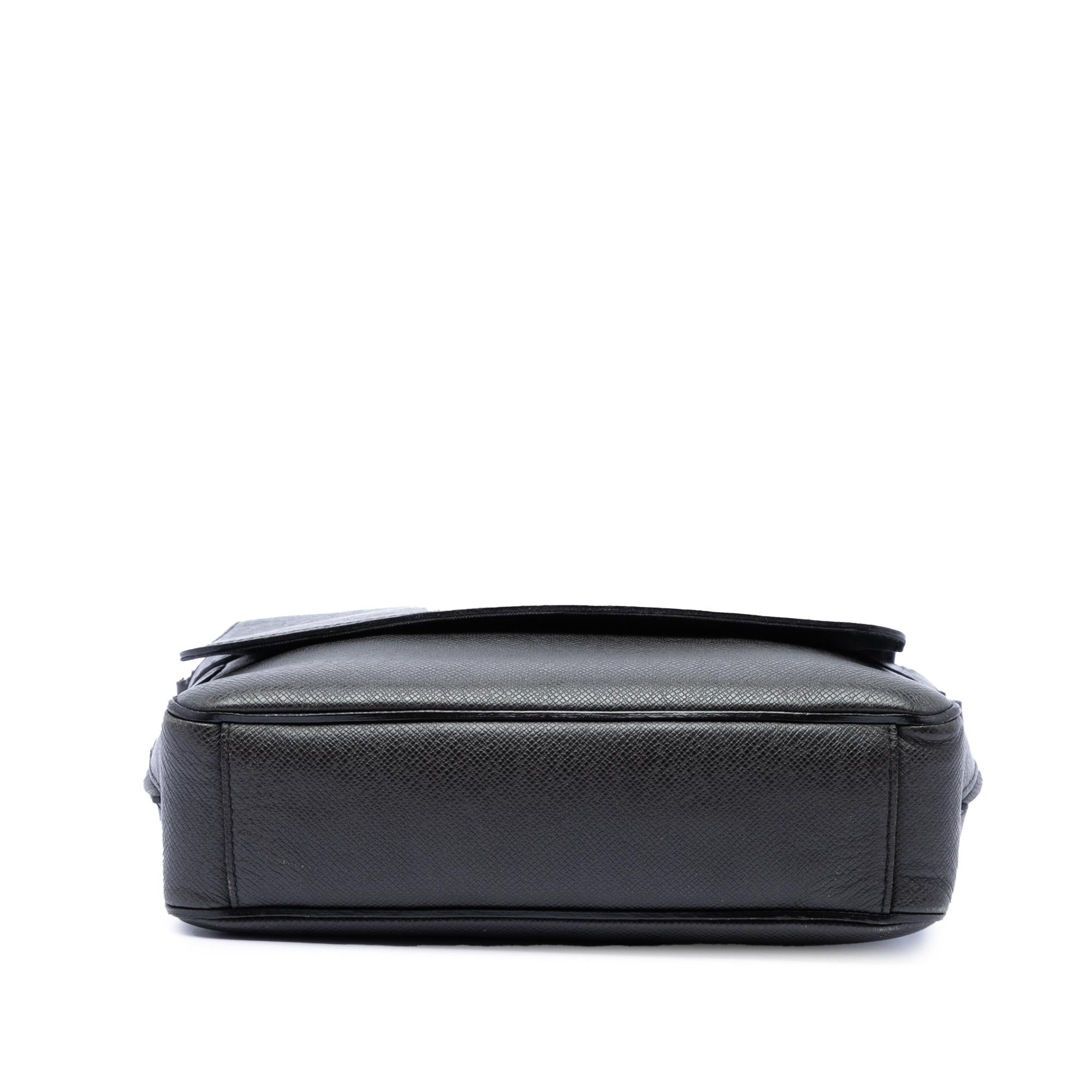 Louis Vuitton Taiga Roman MM