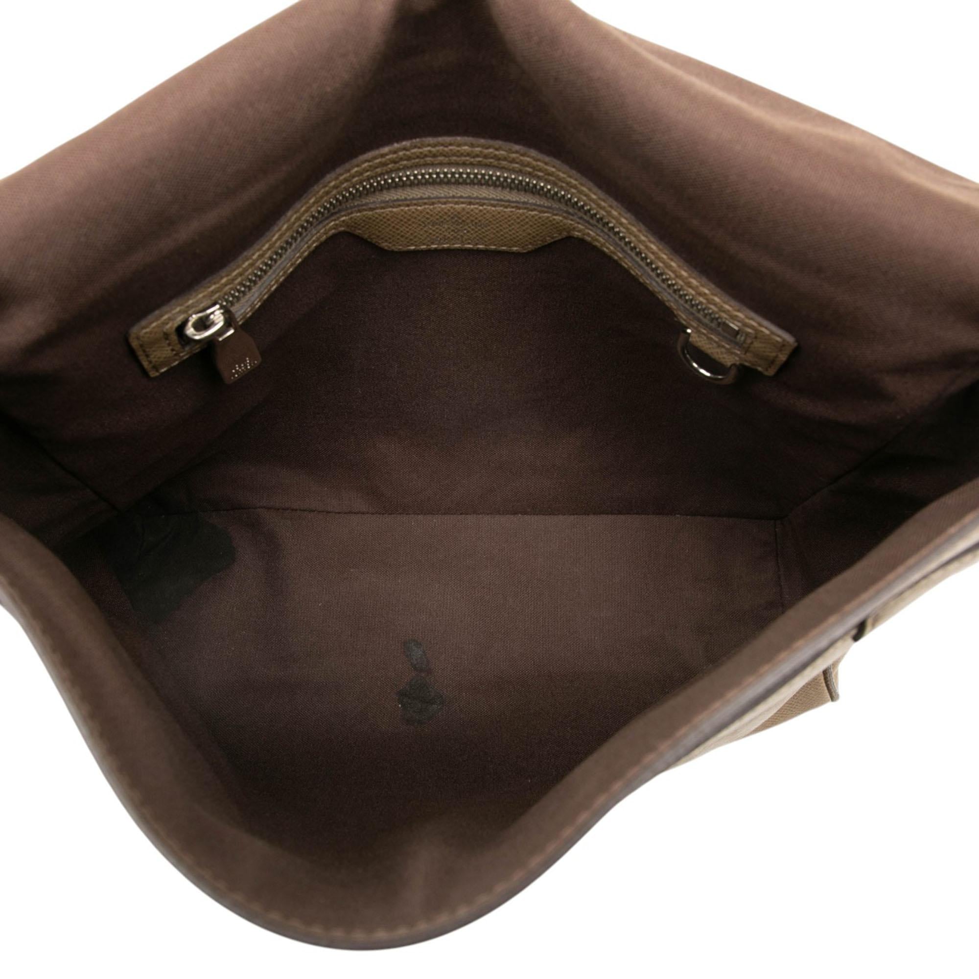 Louis Vuitton Taiga Roman MM