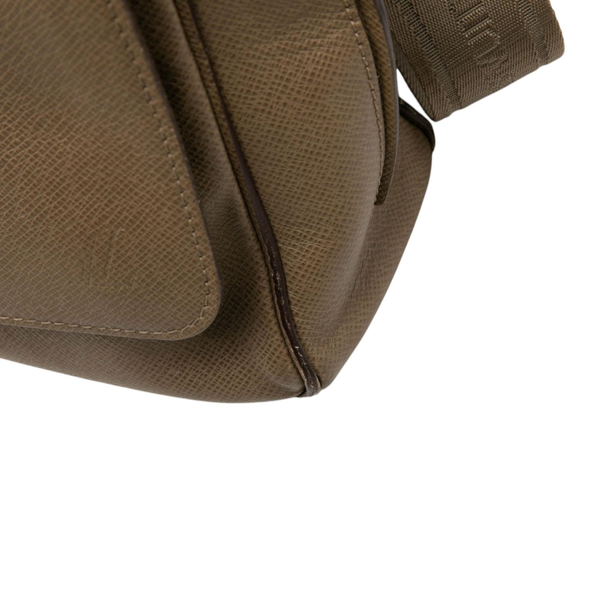 Louis Vuitton Taiga Roman MM