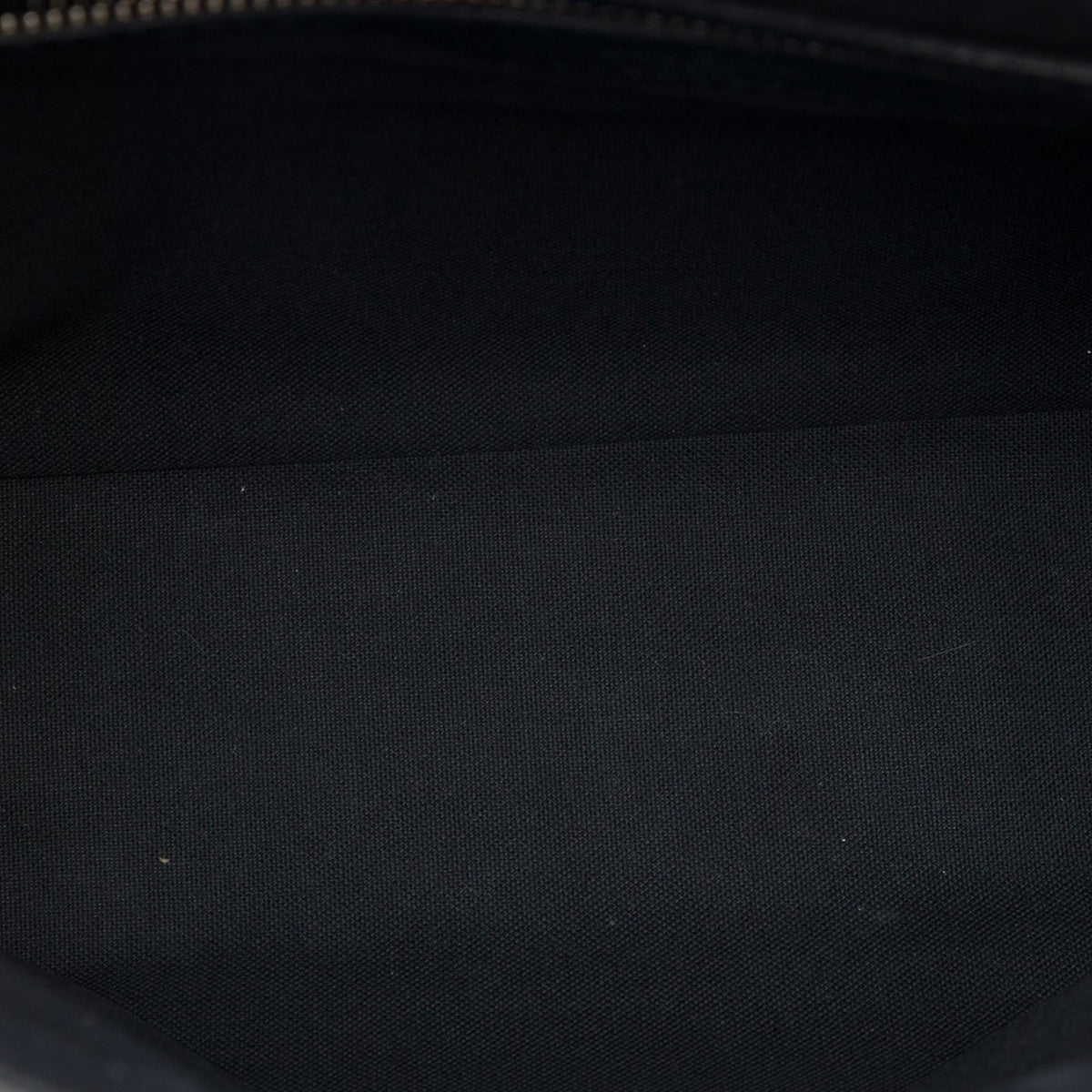 Louis Vuitton Taiga Roman MM