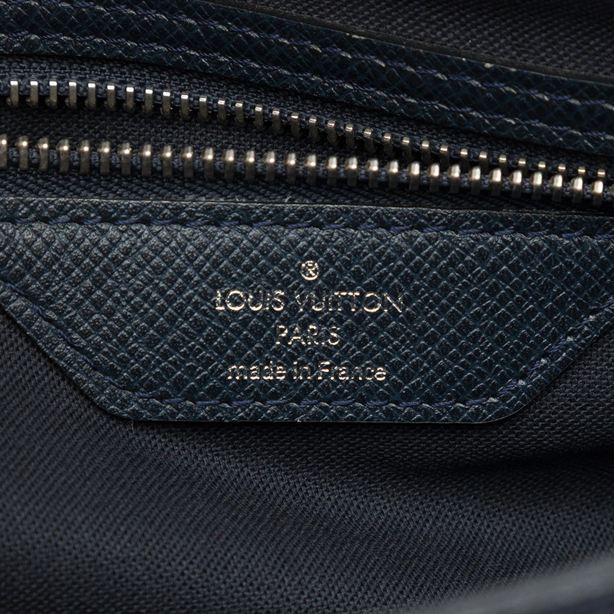 Louis Vuitton Taiga Roman MM
