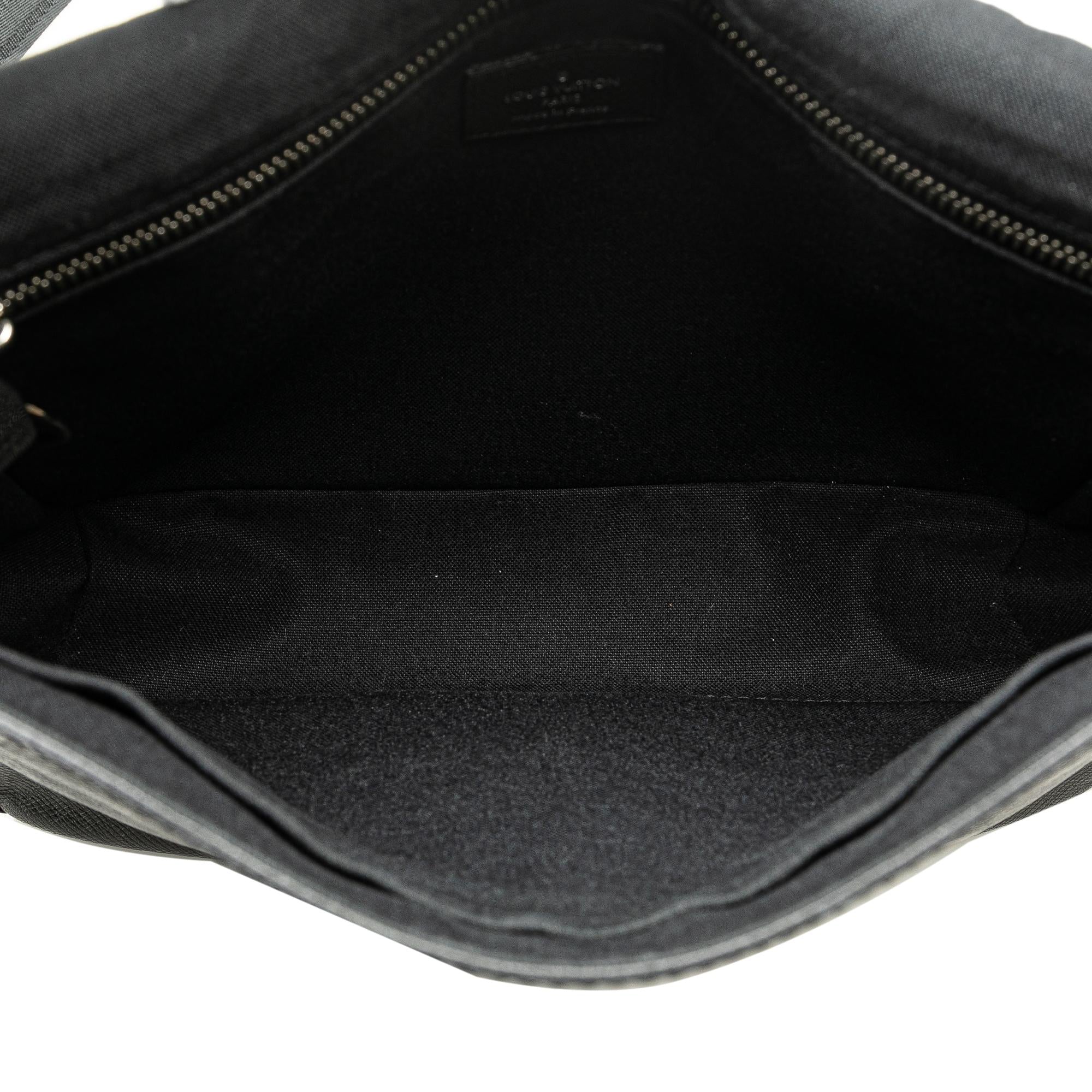 Louis Vuitton Taiga Roman PM