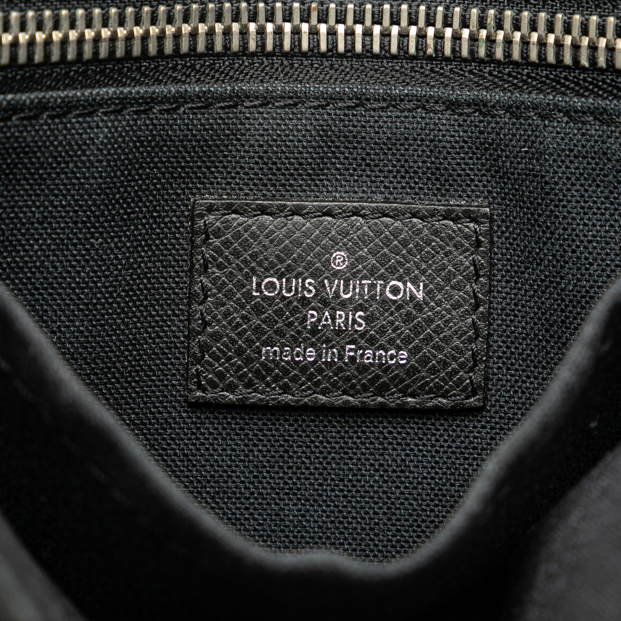 Louis Vuitton Taiga Roman PM