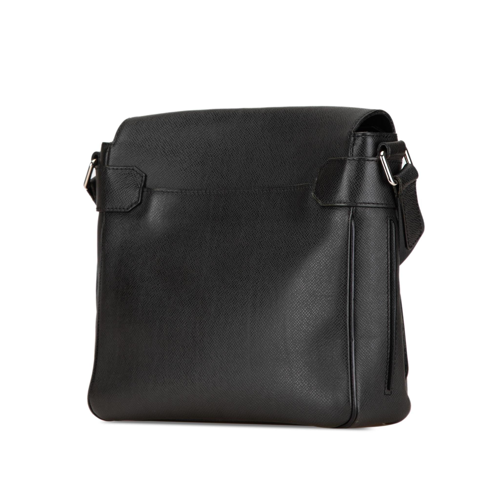 Louis Vuitton Taiga Roman PM