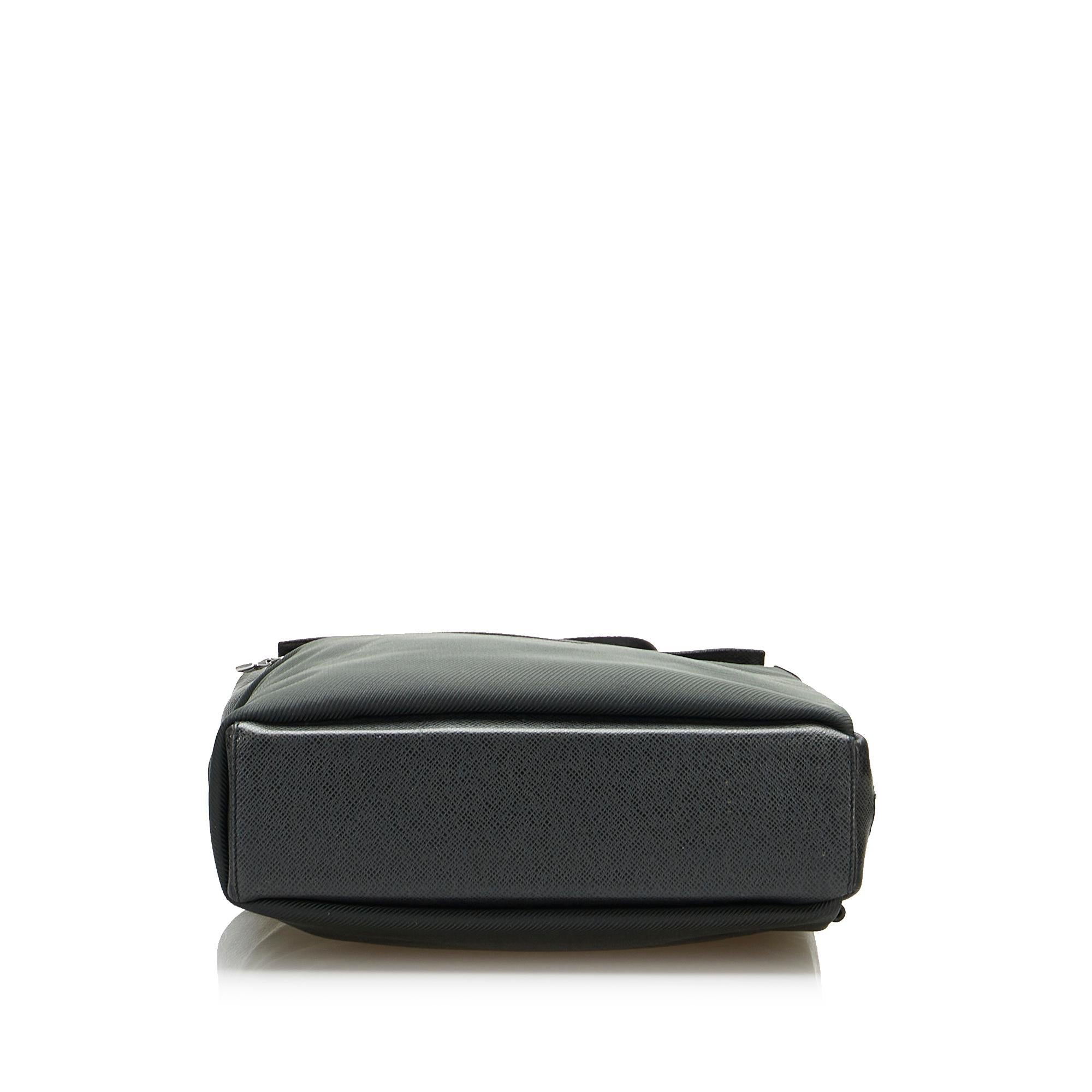 Louis Vuitton Taiga Sayan (SHG-dzbalD)