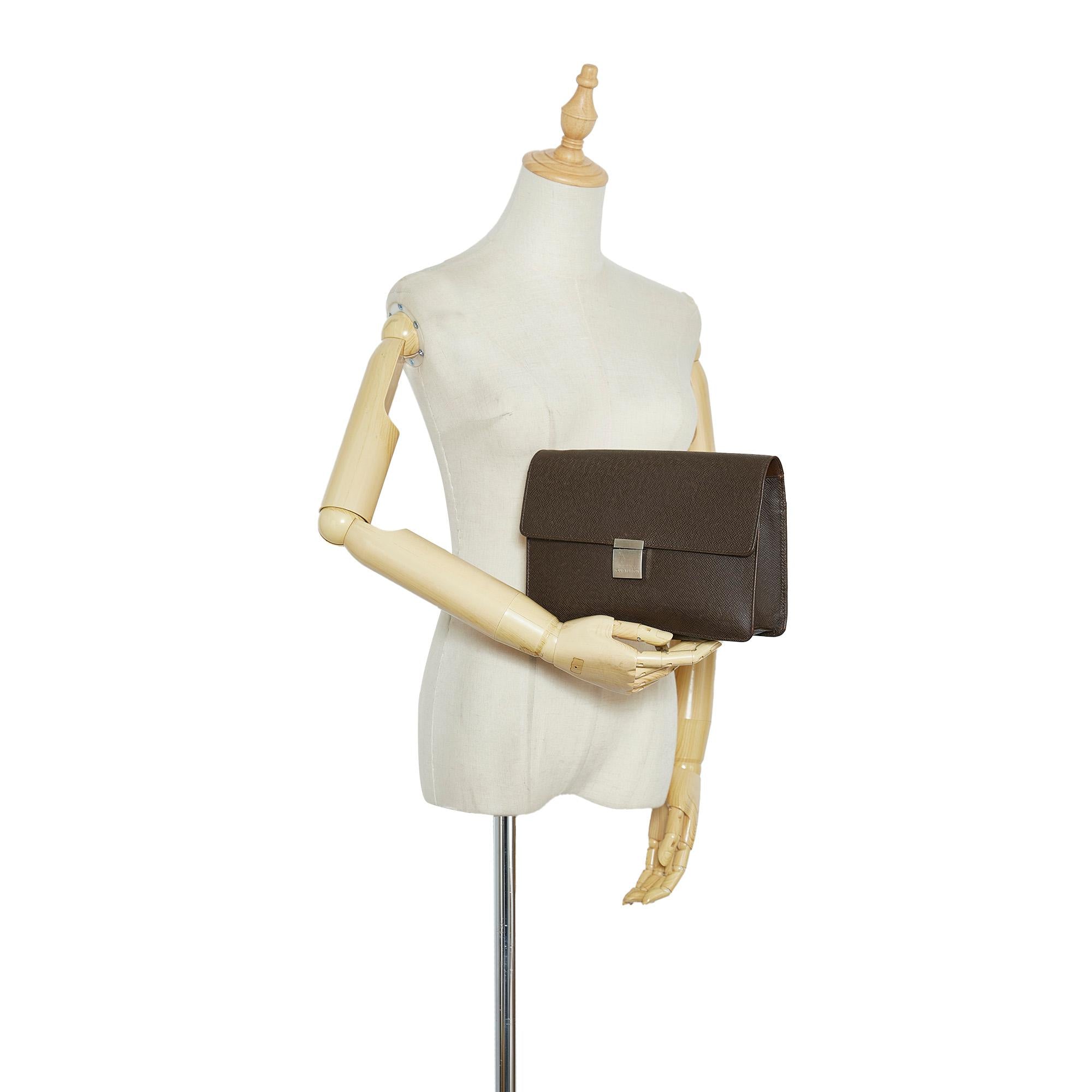 Louis Vuitton Taiga Selenga (SHG-OGQi3F)