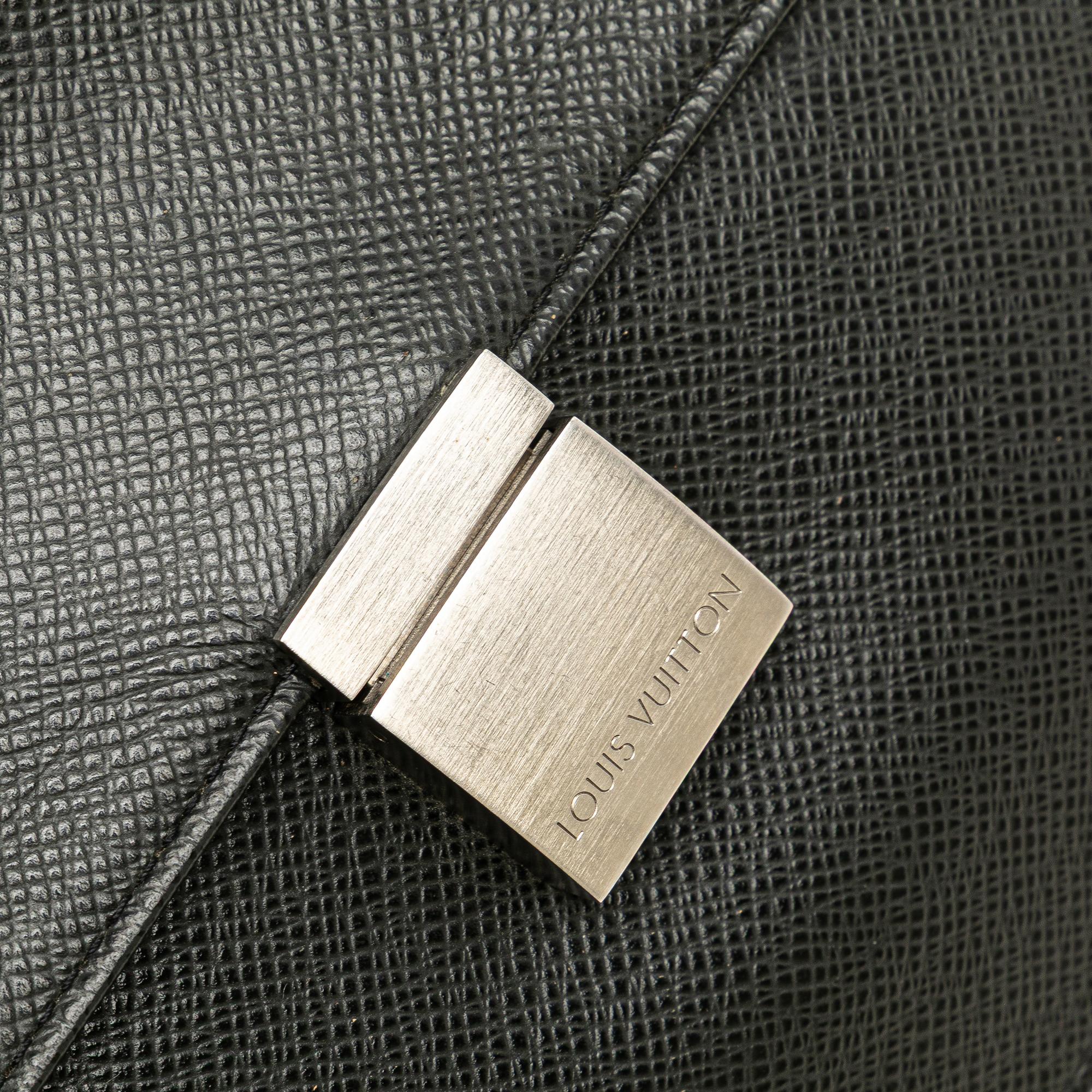 Louis Vuitton Taiga Selenga