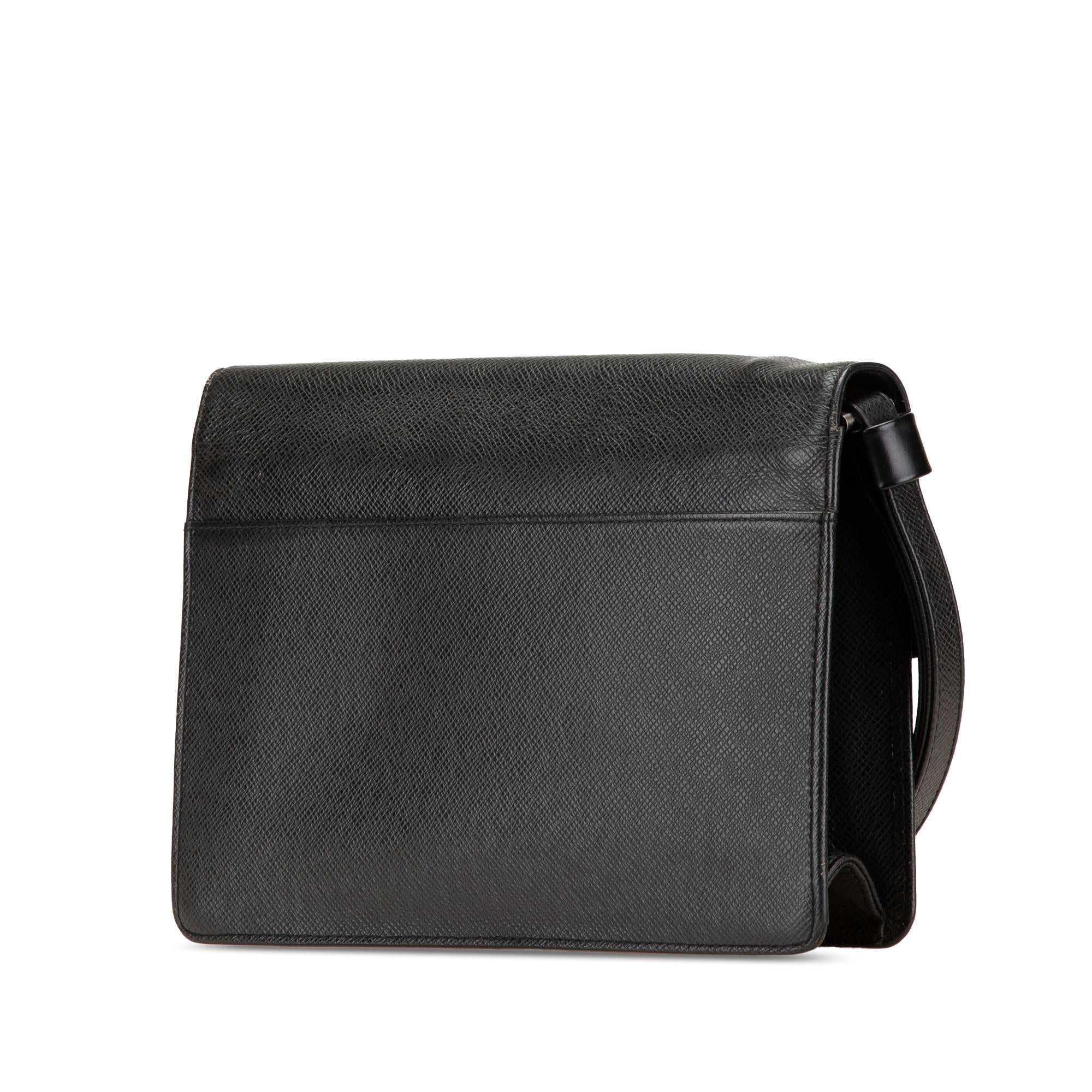 Louis Vuitton Taiga Selenga