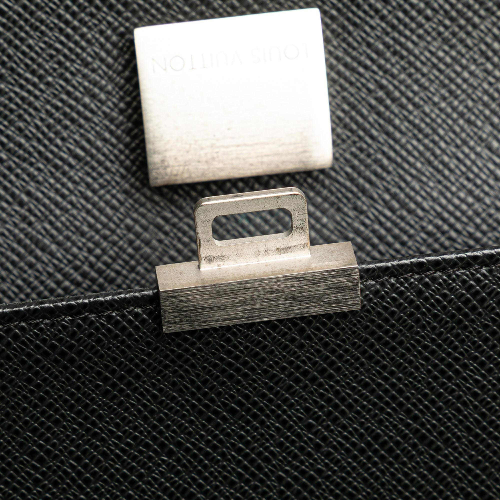 Louis Vuitton Taiga Selenga