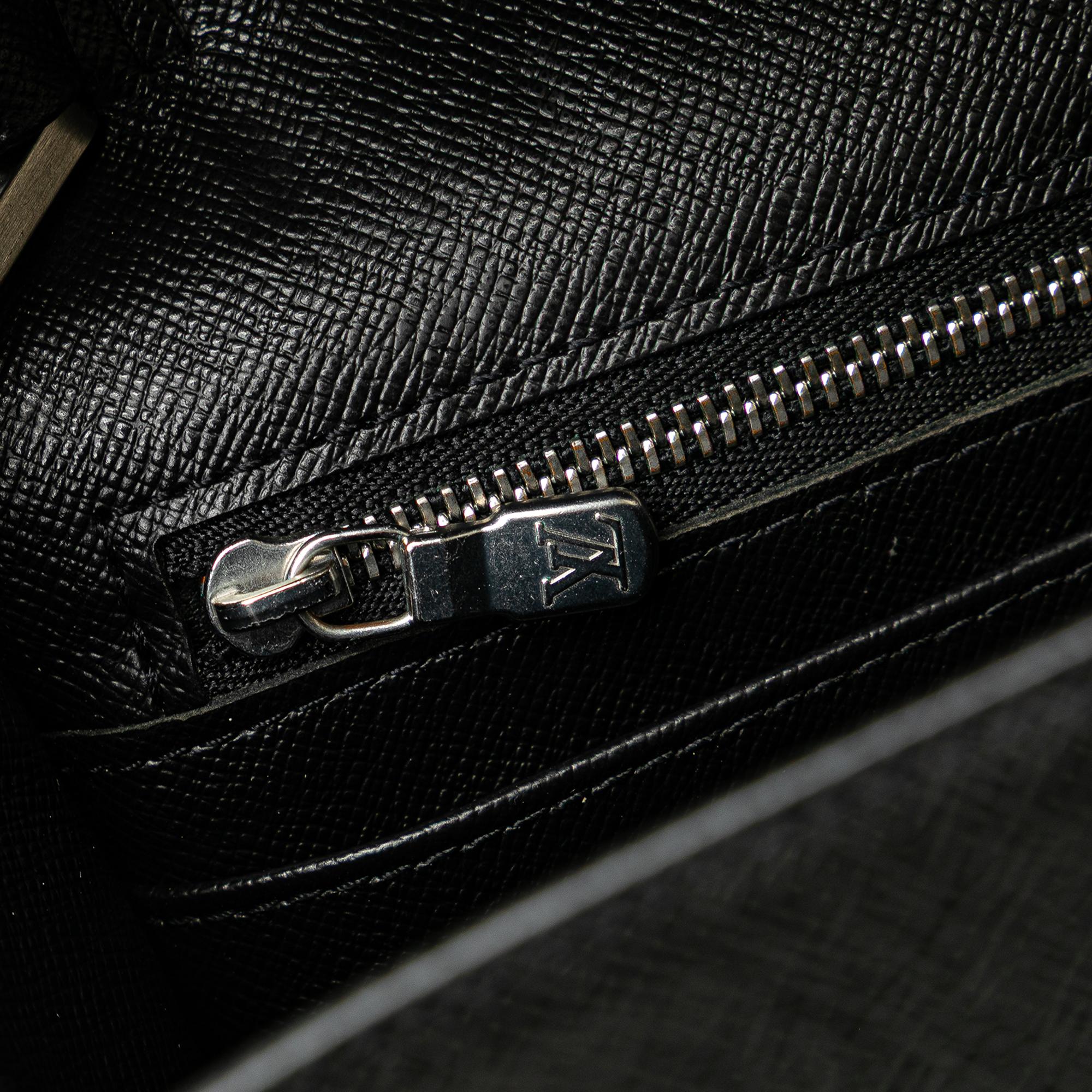 Louis Vuitton Taiga Selenga