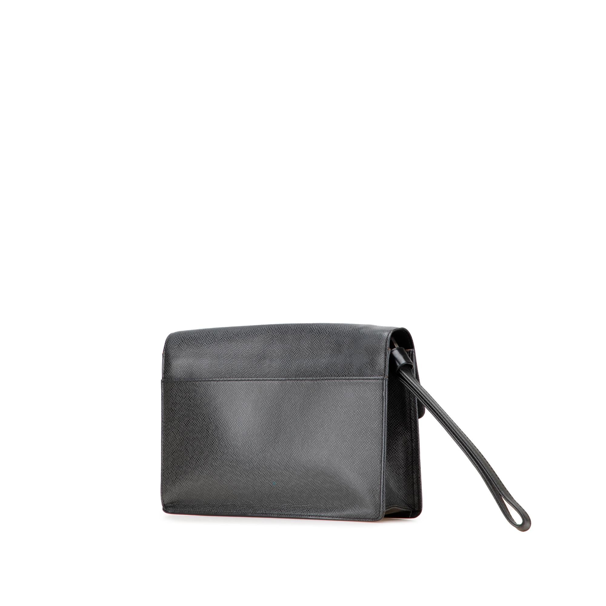 Louis Vuitton Taiga Selenga